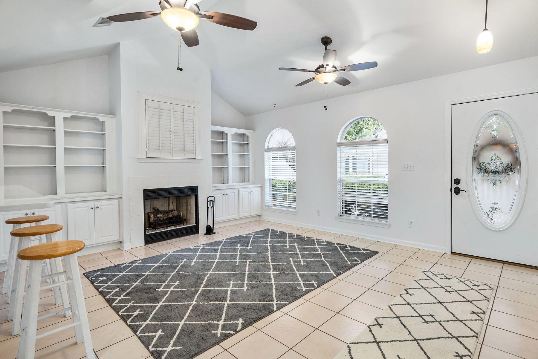 OAK HARBOUR T/H VILLAS - Residential