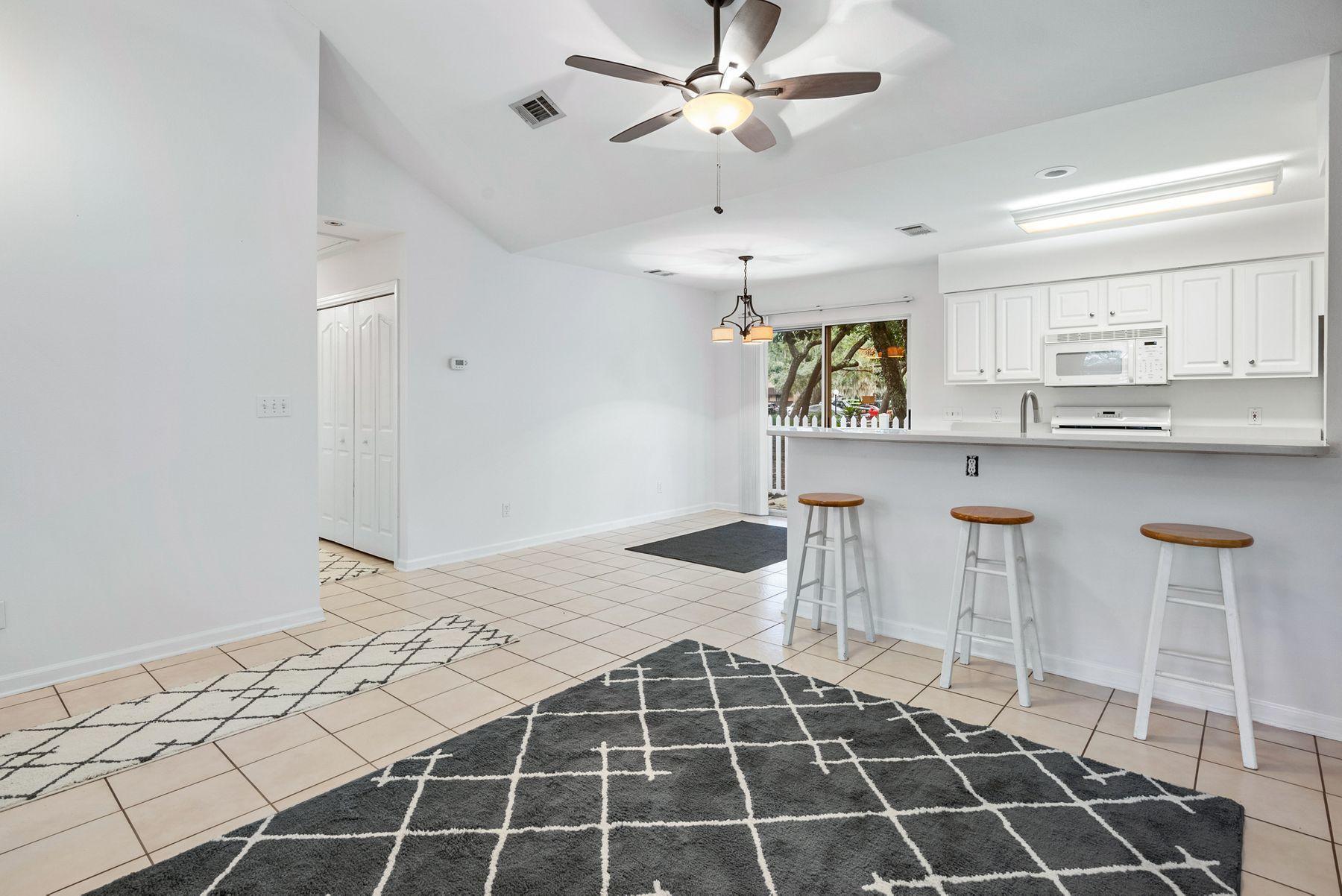 OAK HARBOUR T/H VILLAS - Residential