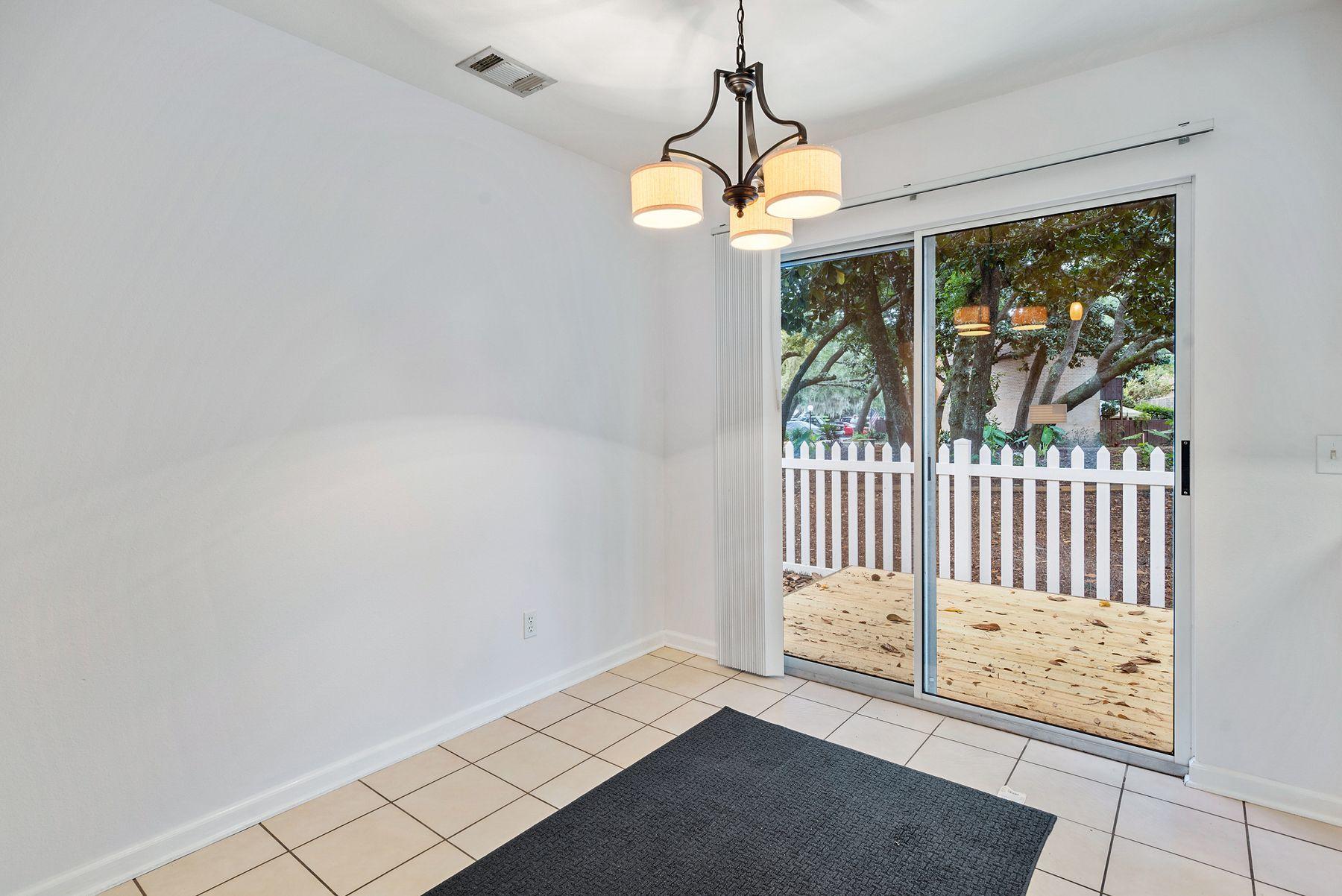 OAK HARBOUR T/H VILLAS - Residential