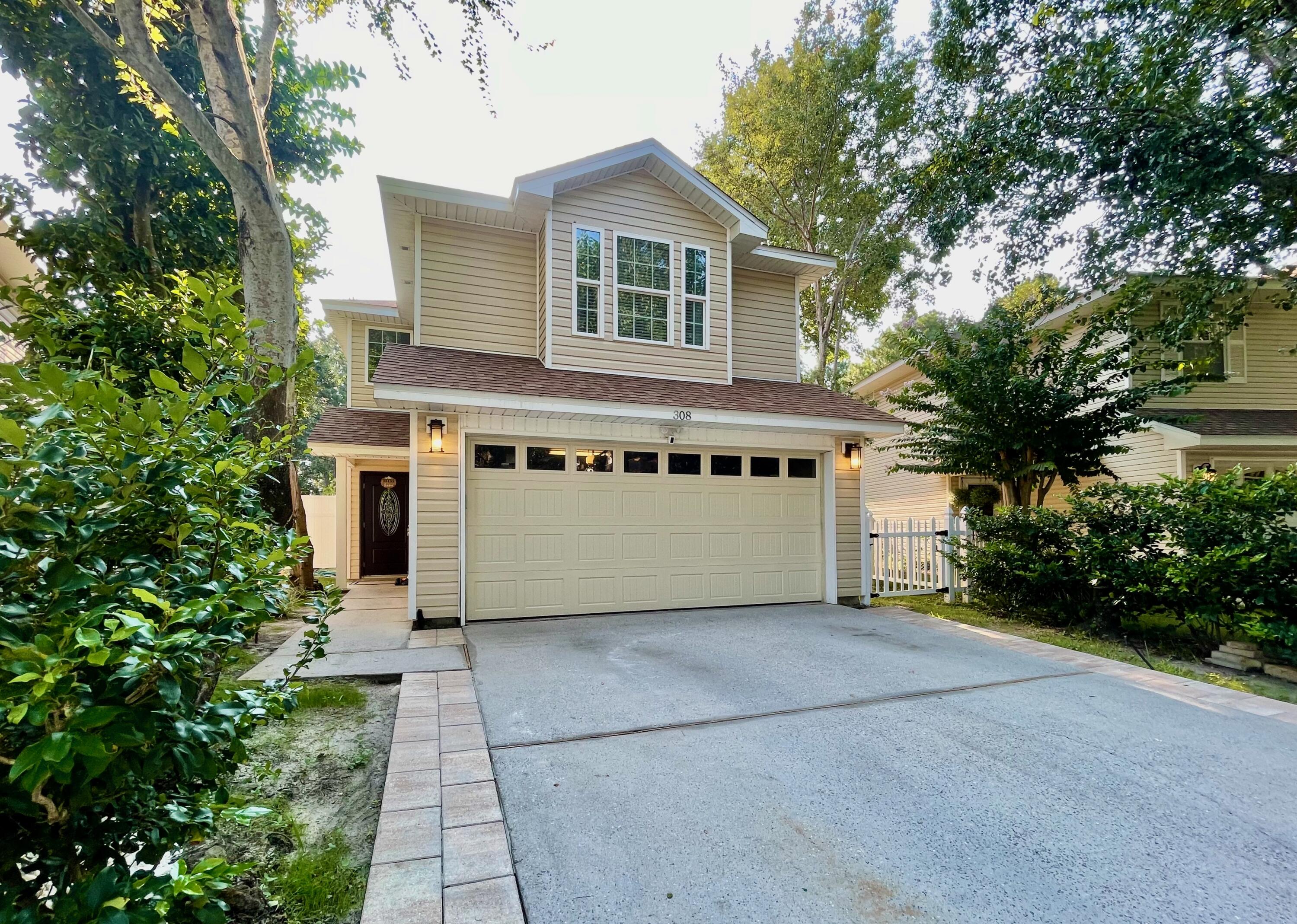 TWIN LAKES ESTATES - Residential