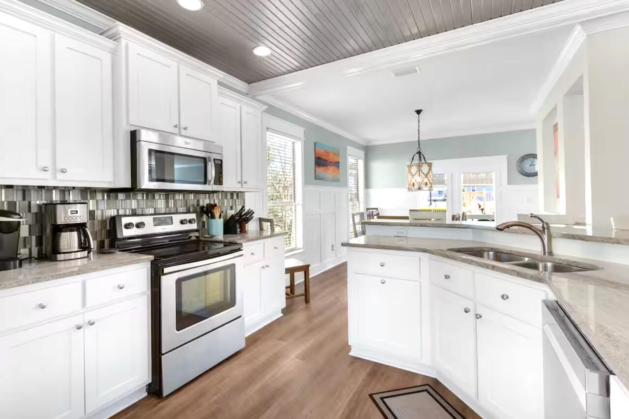 CRYSTAL BEACH - Residential Lease