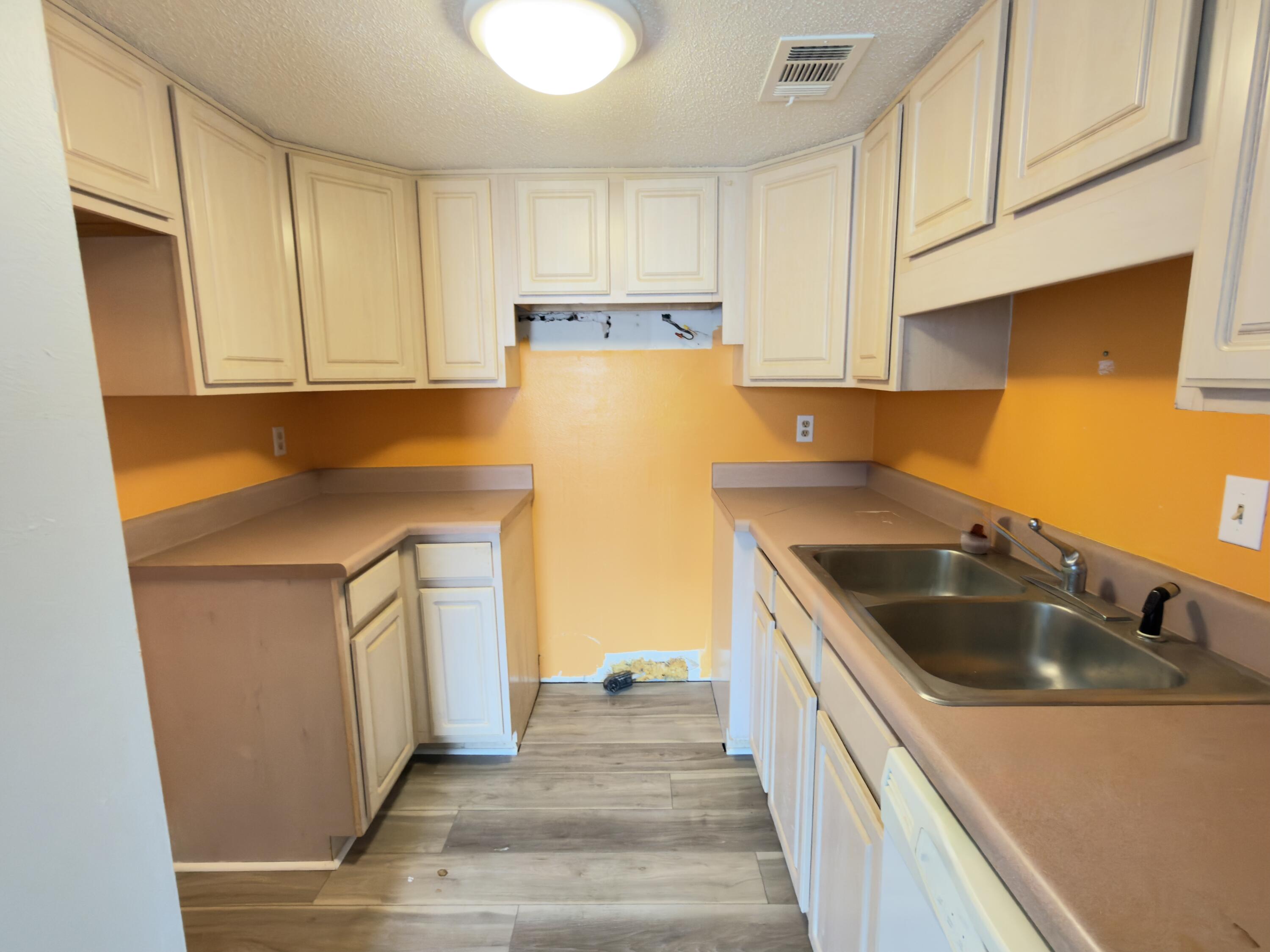 FINISTERRA CONDO - Residential