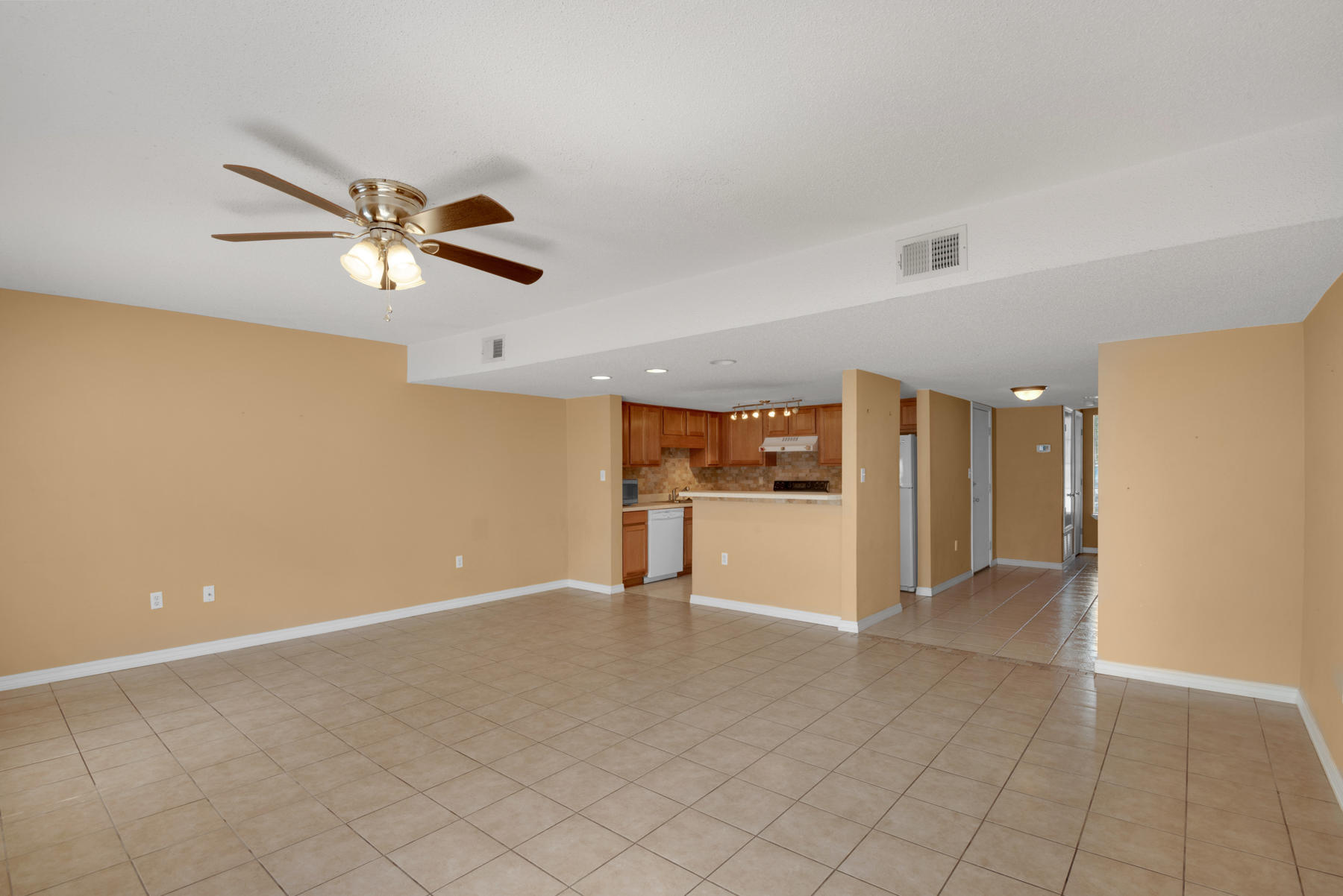 SCHNEIDER DRIVE T/H - Residential