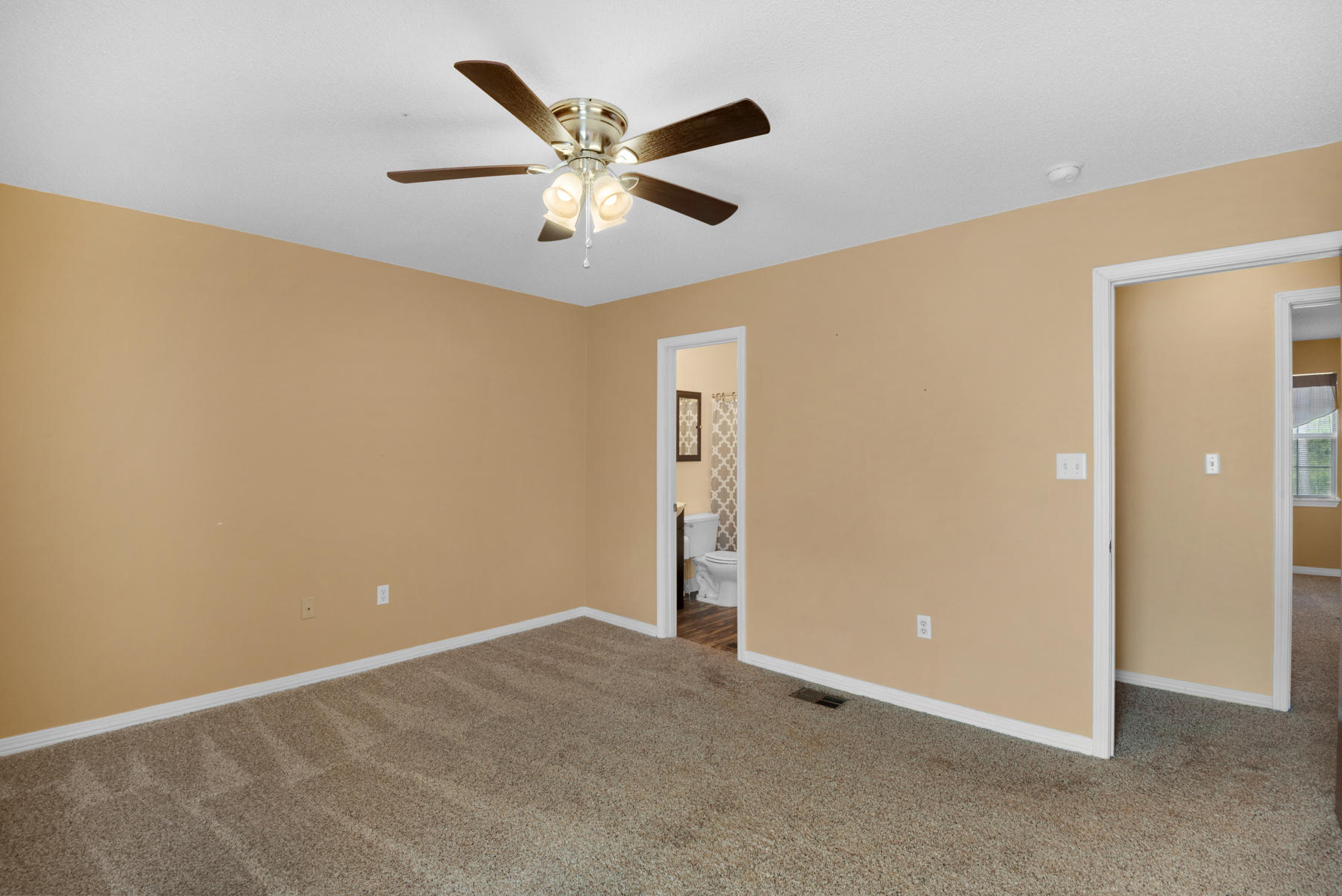 SCHNEIDER DRIVE T/H - Residential