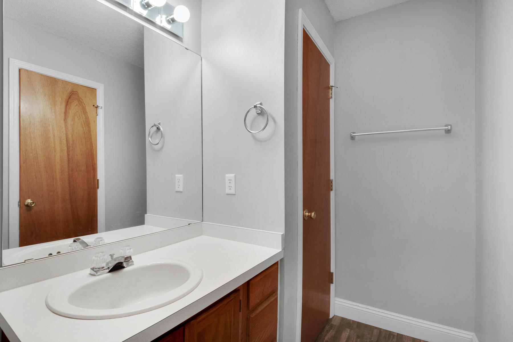 SCHNEIDER DRIVE T/H - Residential