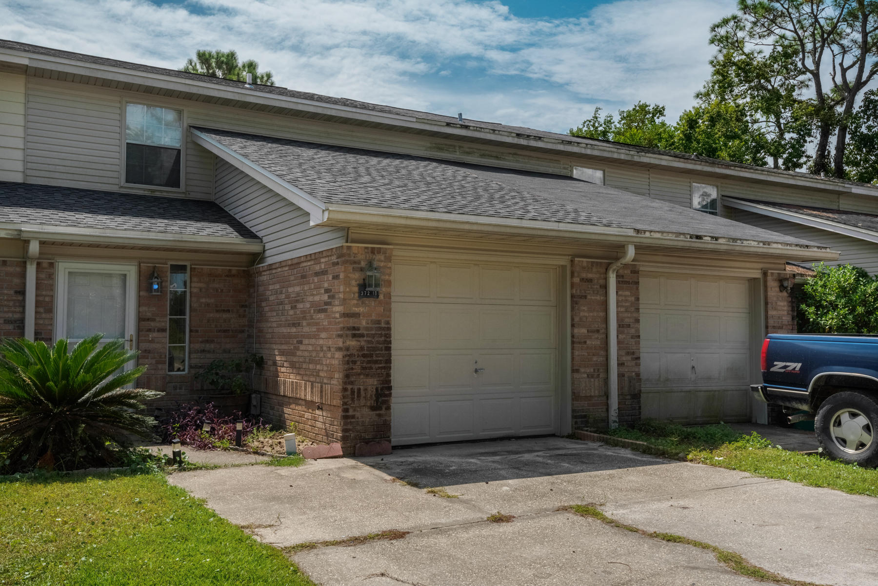 SCHNEIDER DRIVE T/H - Residential