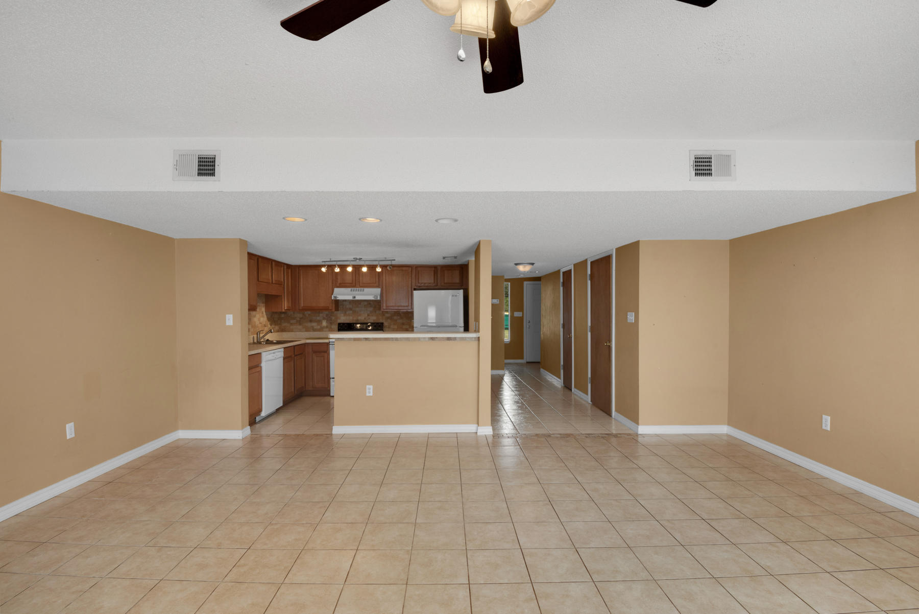 SCHNEIDER DRIVE T/H - Residential