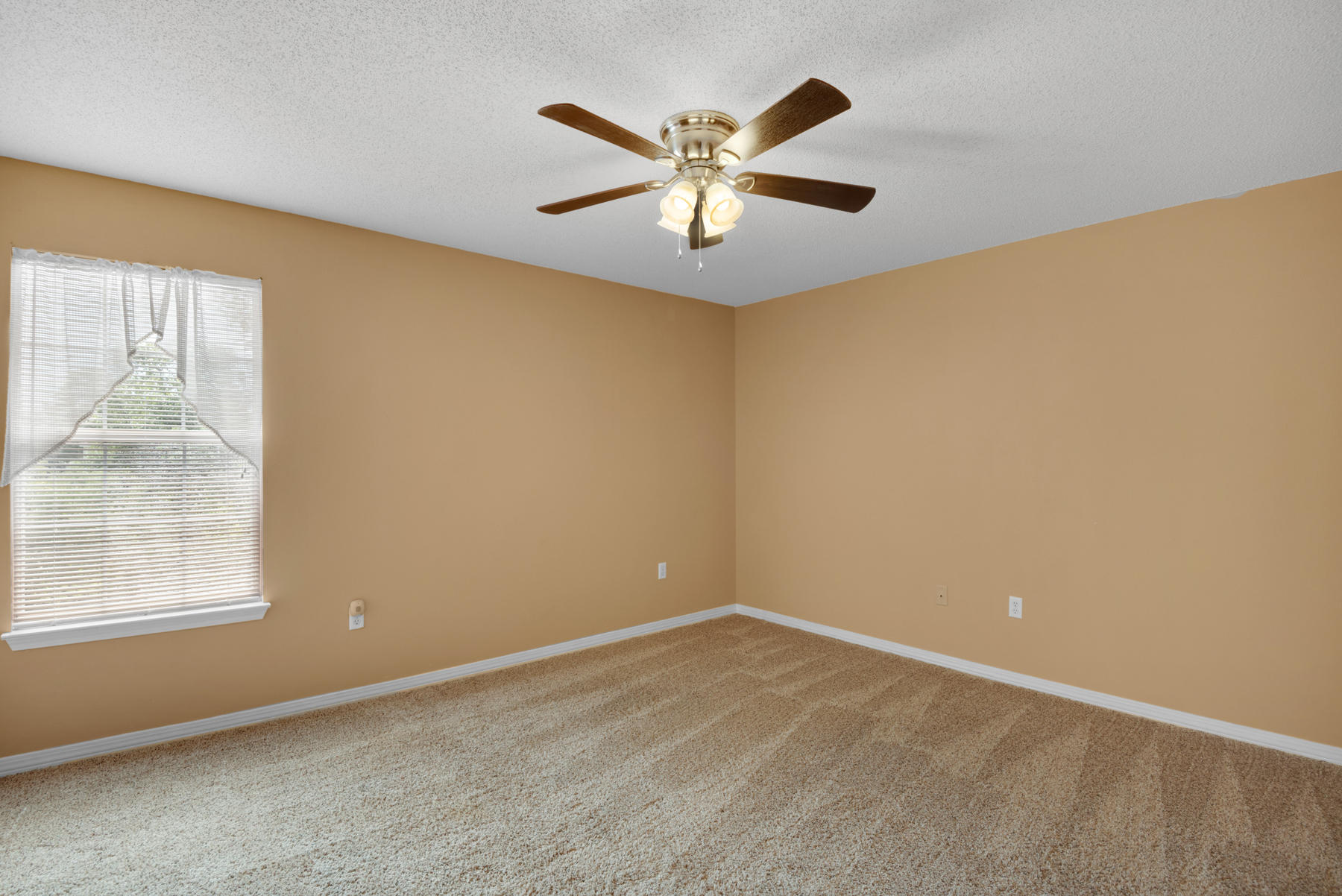 SCHNEIDER DRIVE T/H - Residential