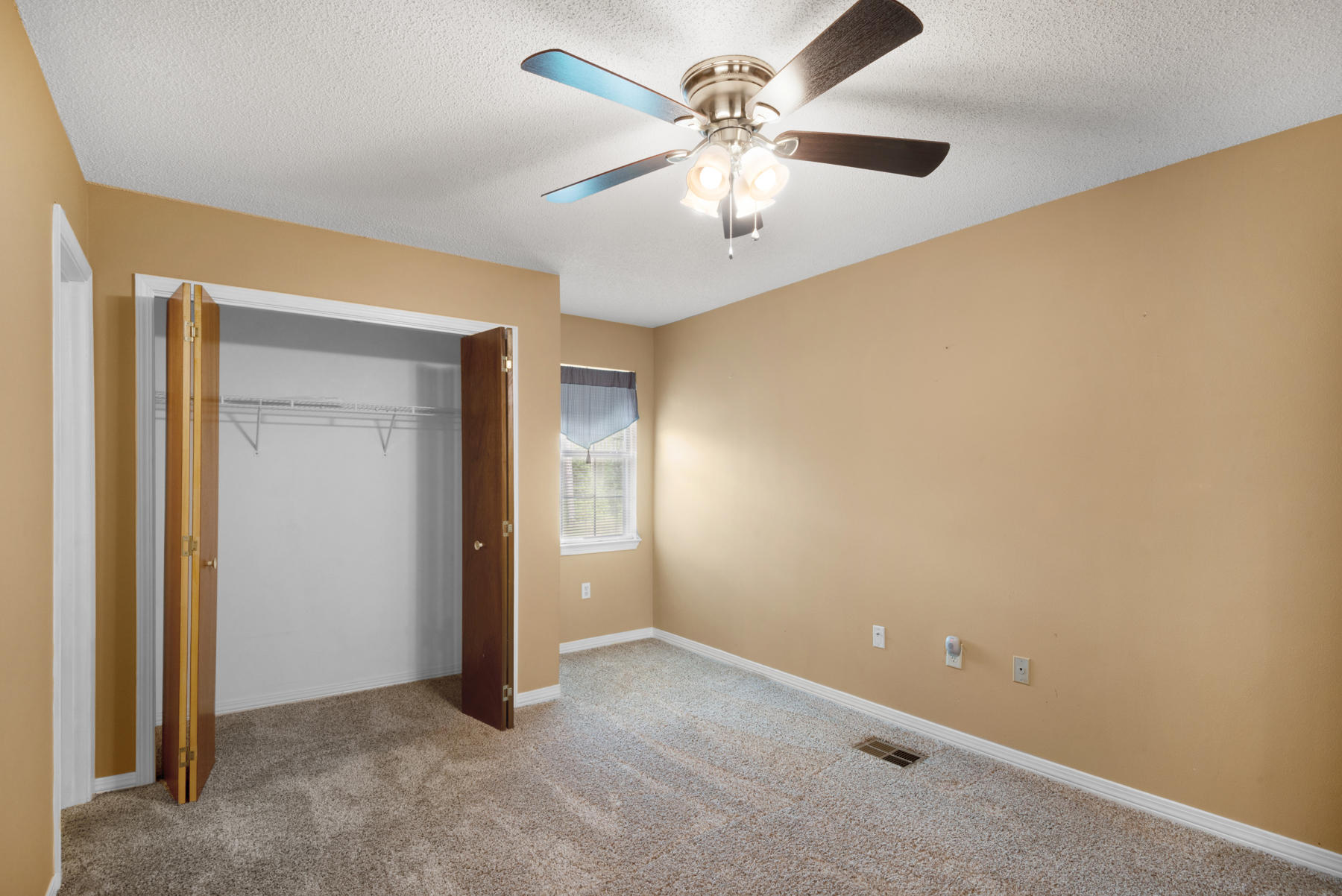 SCHNEIDER DRIVE T/H - Residential