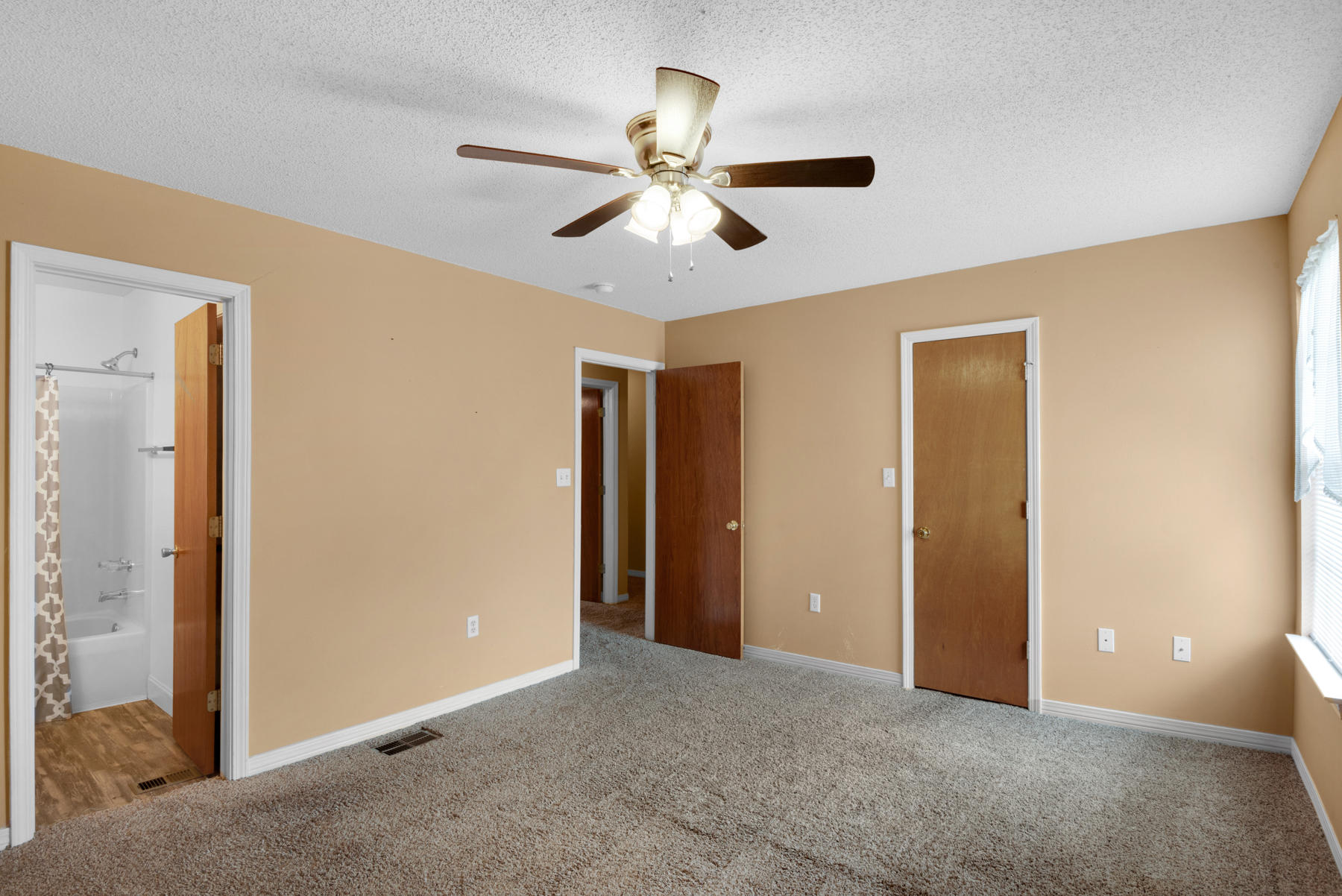 SCHNEIDER DRIVE T/H - Residential