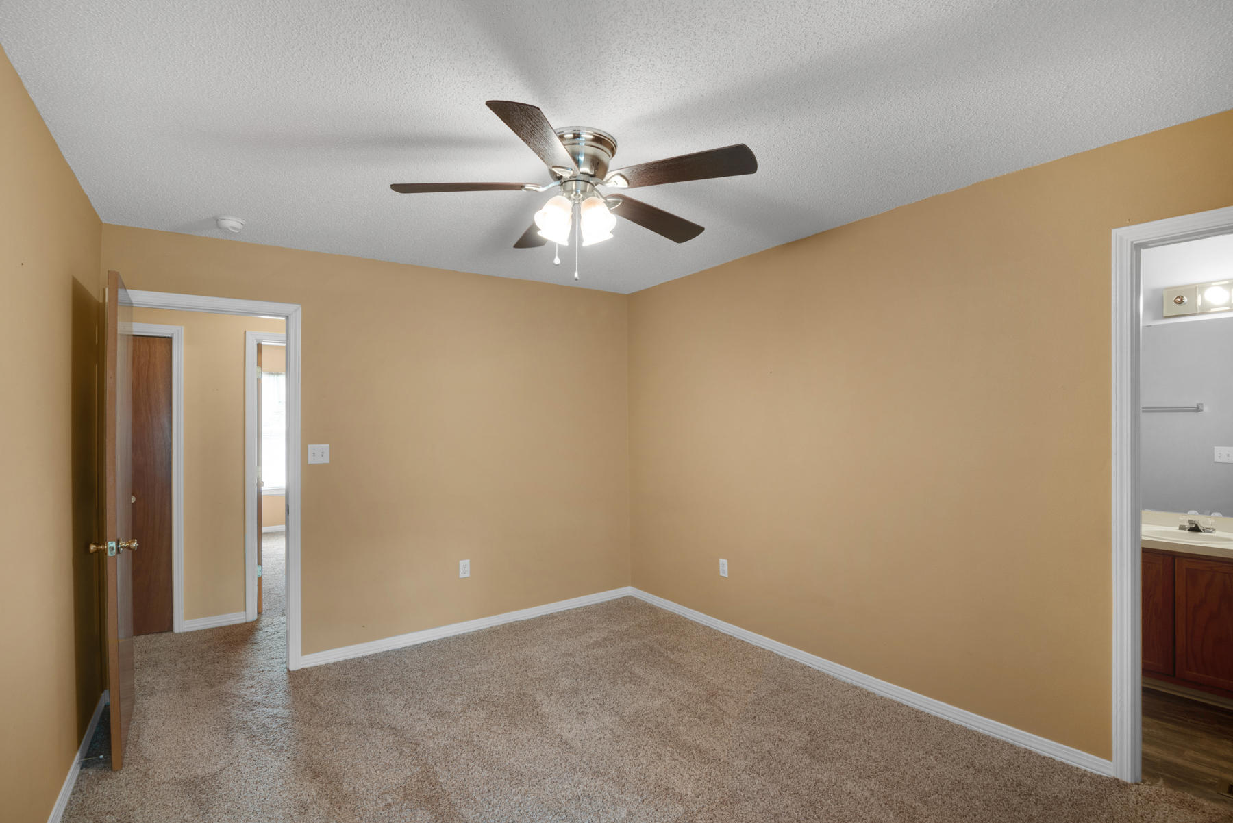 SCHNEIDER DRIVE T/H - Residential