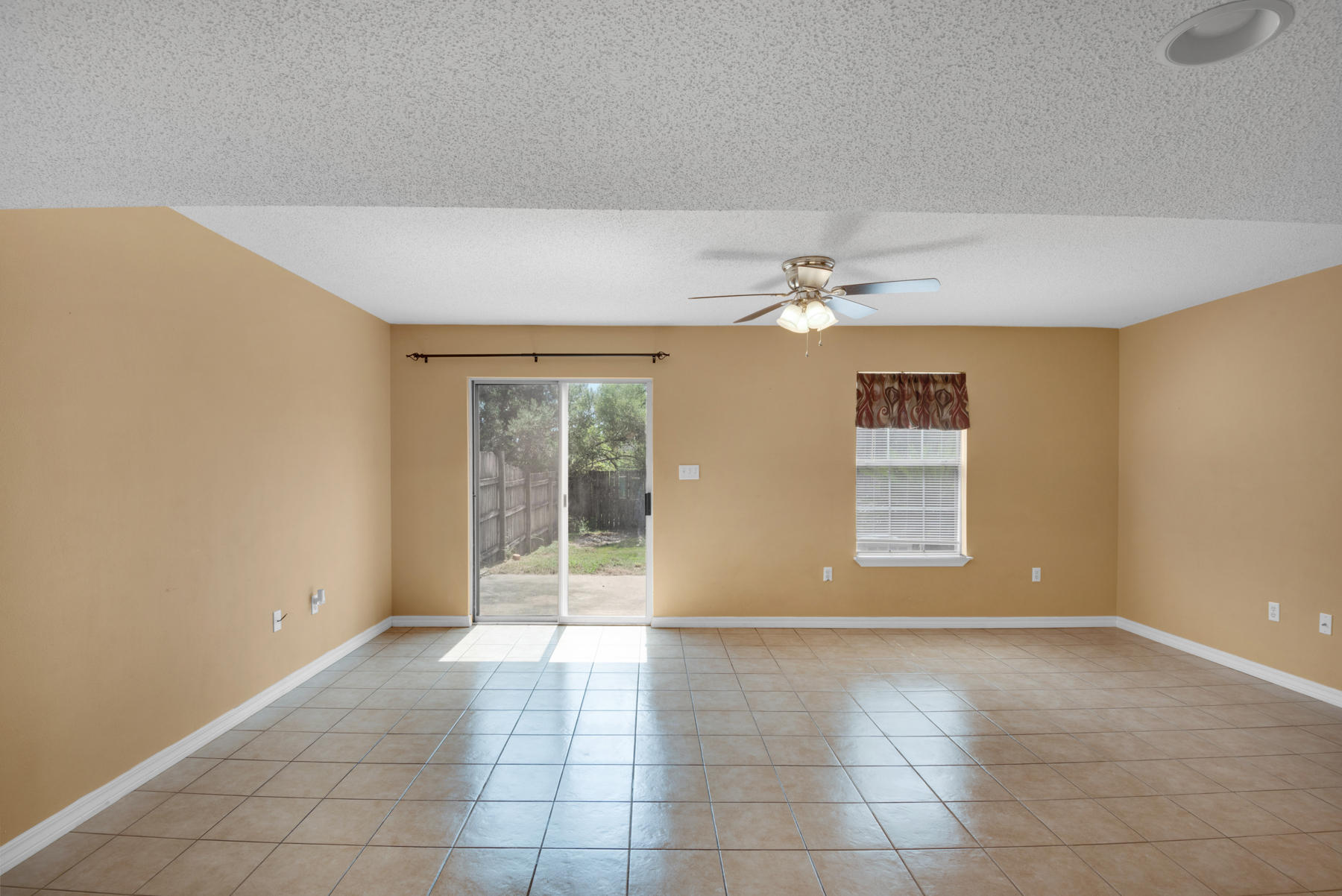 SCHNEIDER DRIVE T/H - Residential