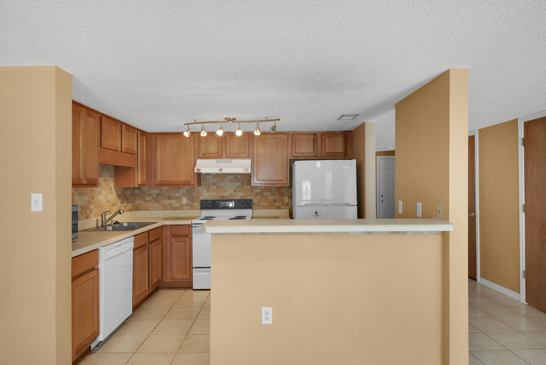 SCHNEIDER DRIVE T/H - Residential