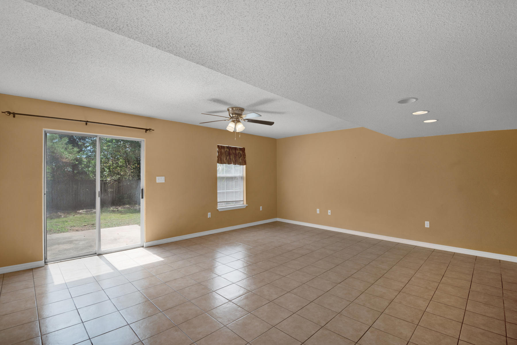 SCHNEIDER DRIVE T/H - Residential