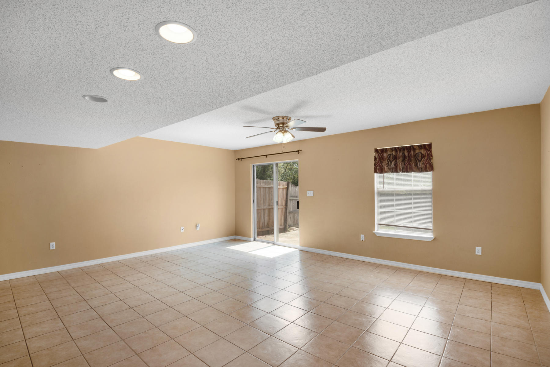 SCHNEIDER DRIVE T/H - Residential