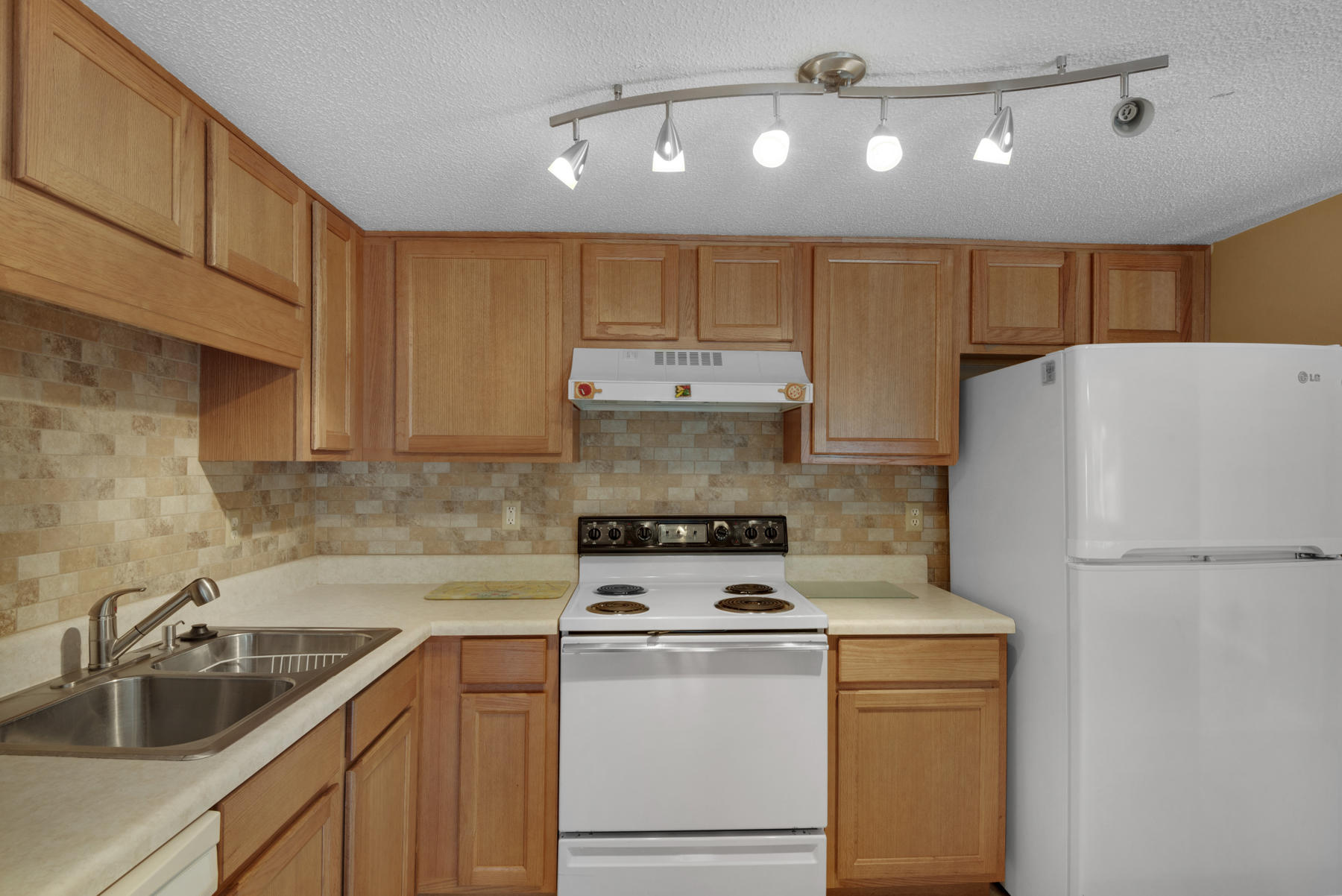 SCHNEIDER DRIVE T/H - Residential