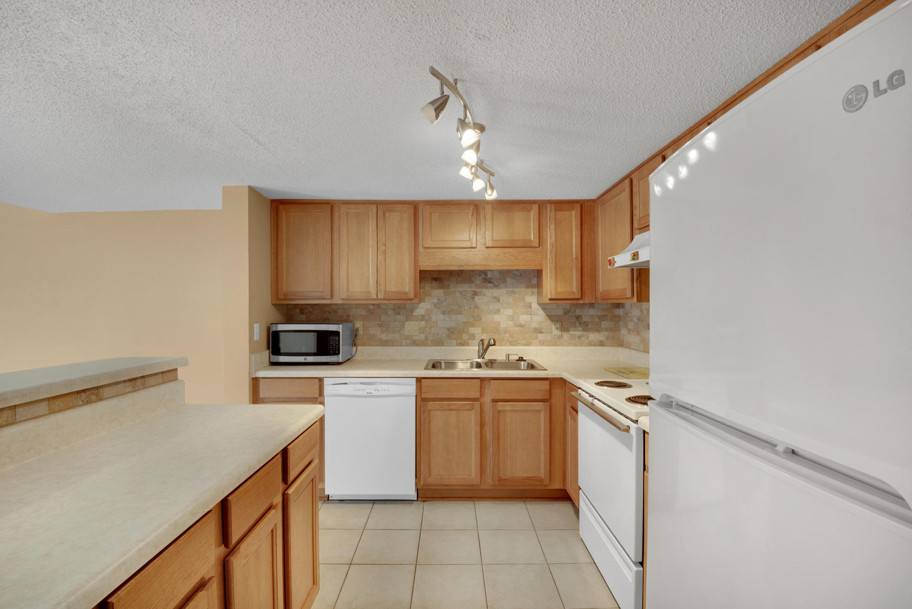 SCHNEIDER DRIVE T/H - Residential