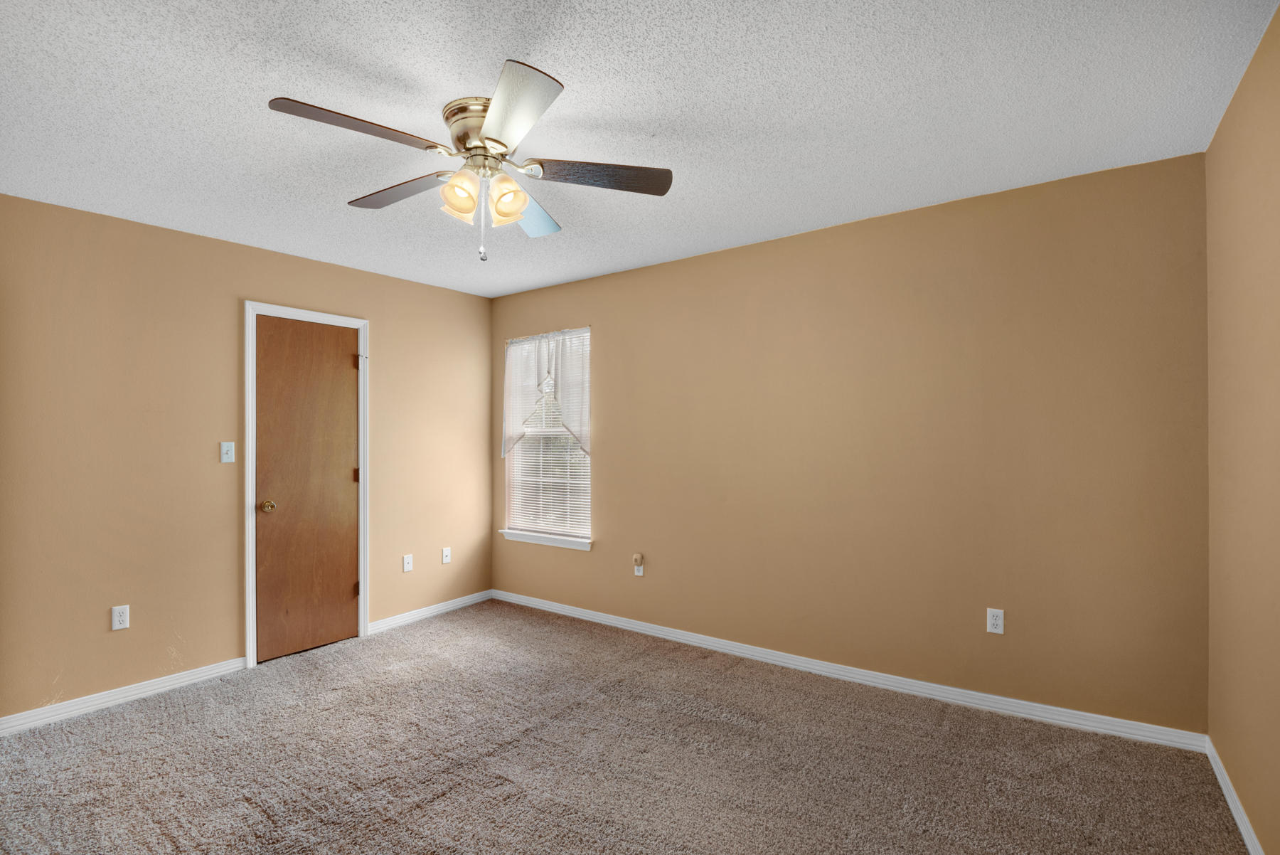 SCHNEIDER DRIVE T/H - Residential