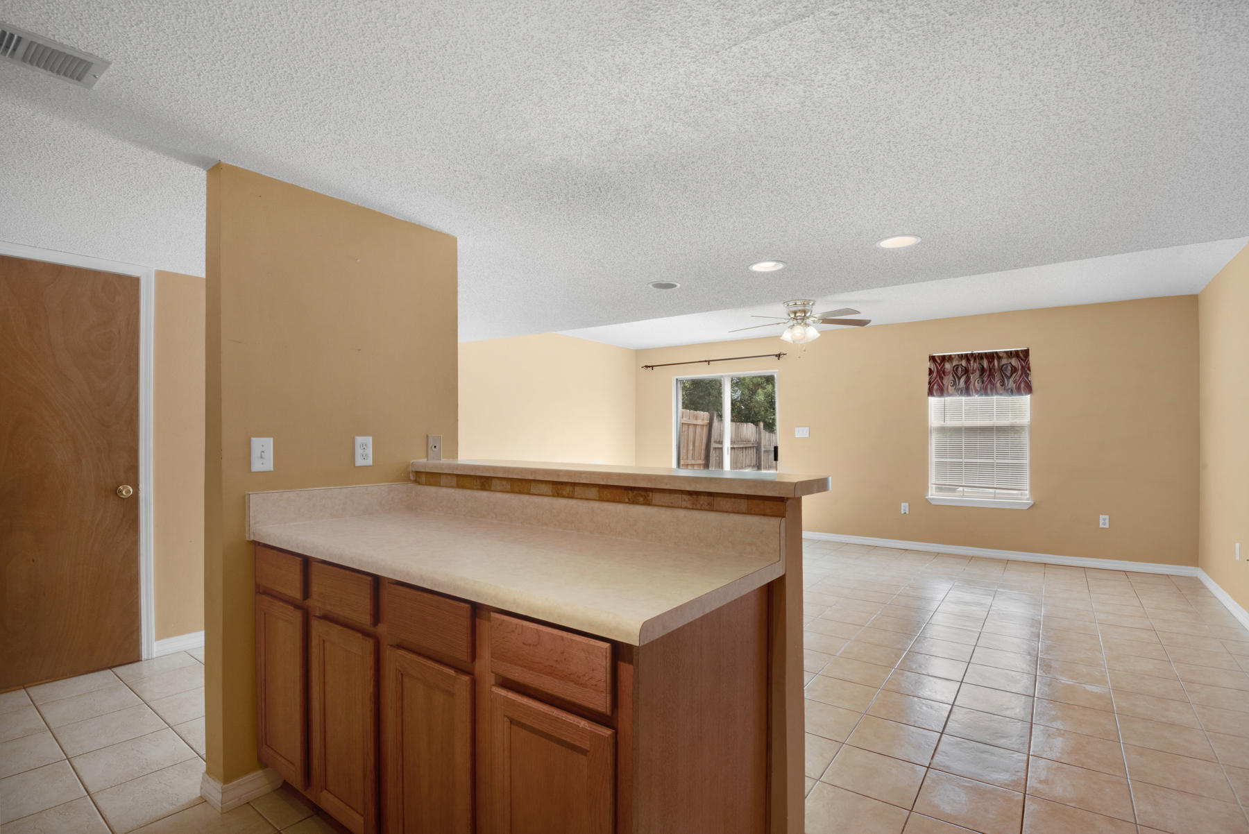 SCHNEIDER DRIVE T/H - Residential