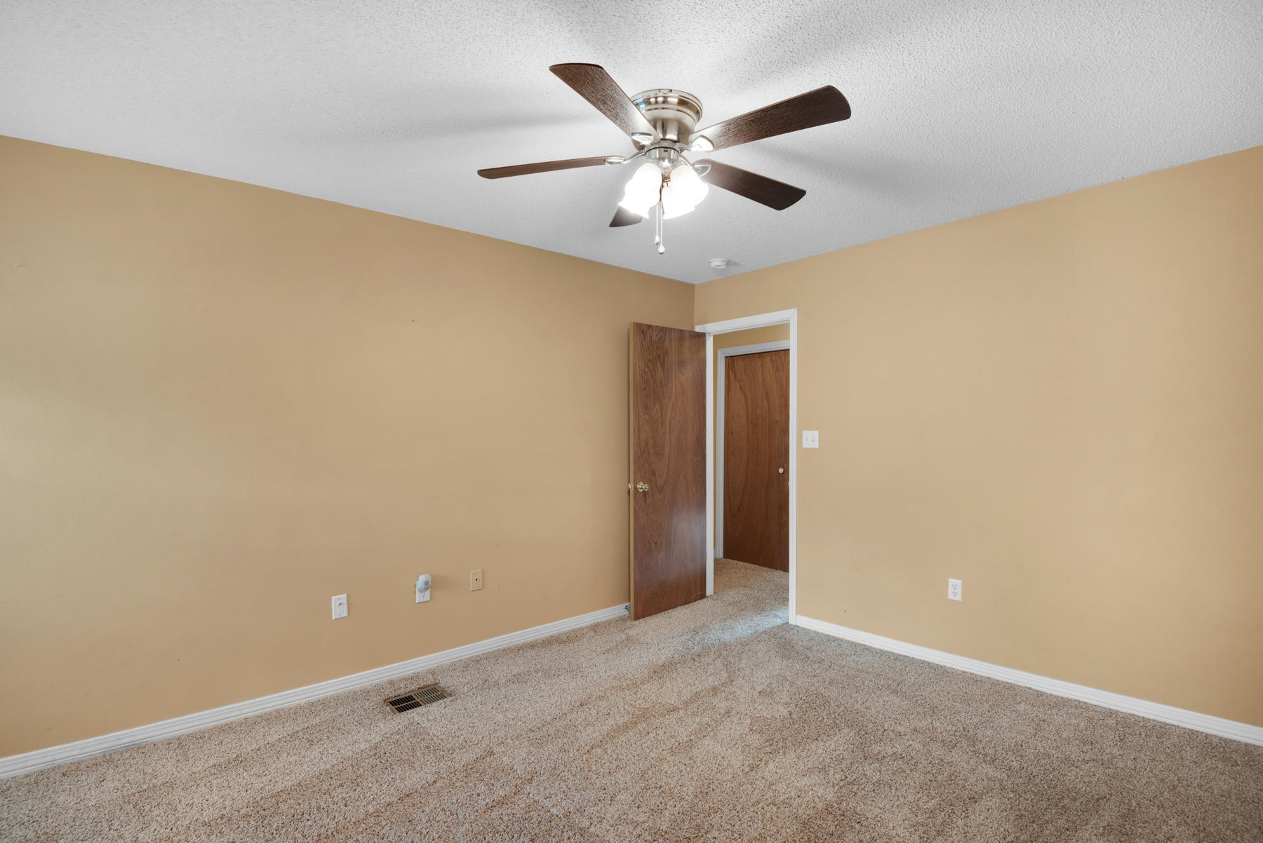 SCHNEIDER DRIVE T/H - Residential