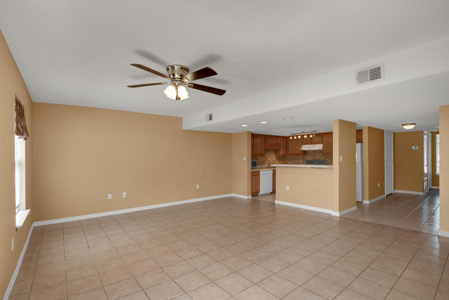 SCHNEIDER DRIVE T/H - Residential