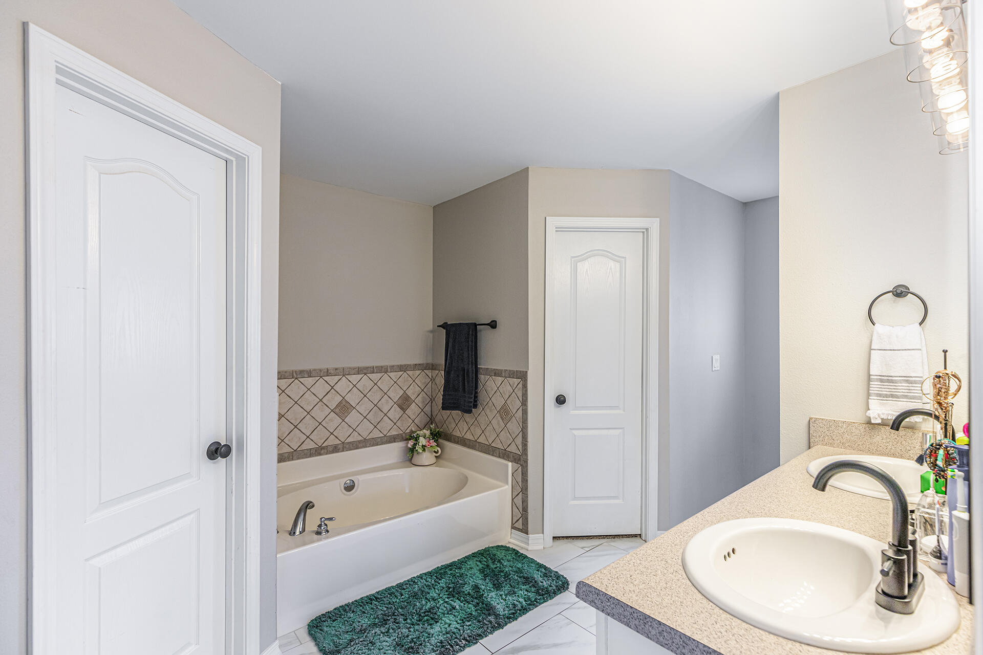 HOLLEY BY THE SEA - Residential