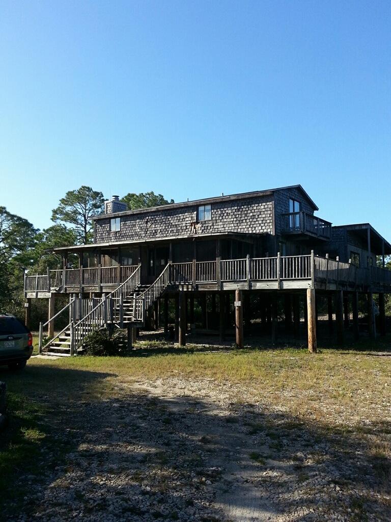 Great large home with lots of potential and also a great investment opportunity. Home needs updating and TLC. Property is a Foreclosure and sold AS-IS.