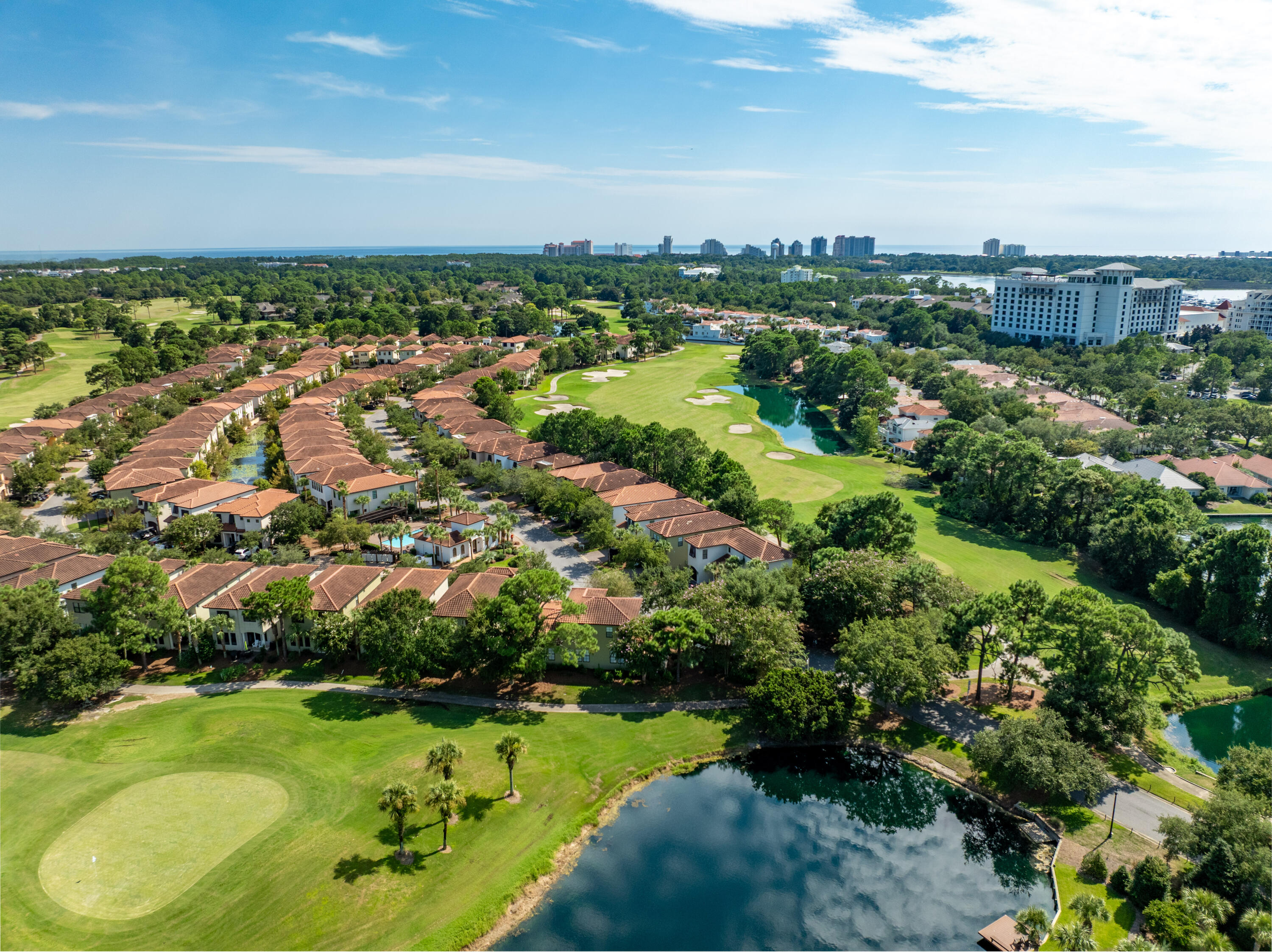VILLA LAGO - Residential