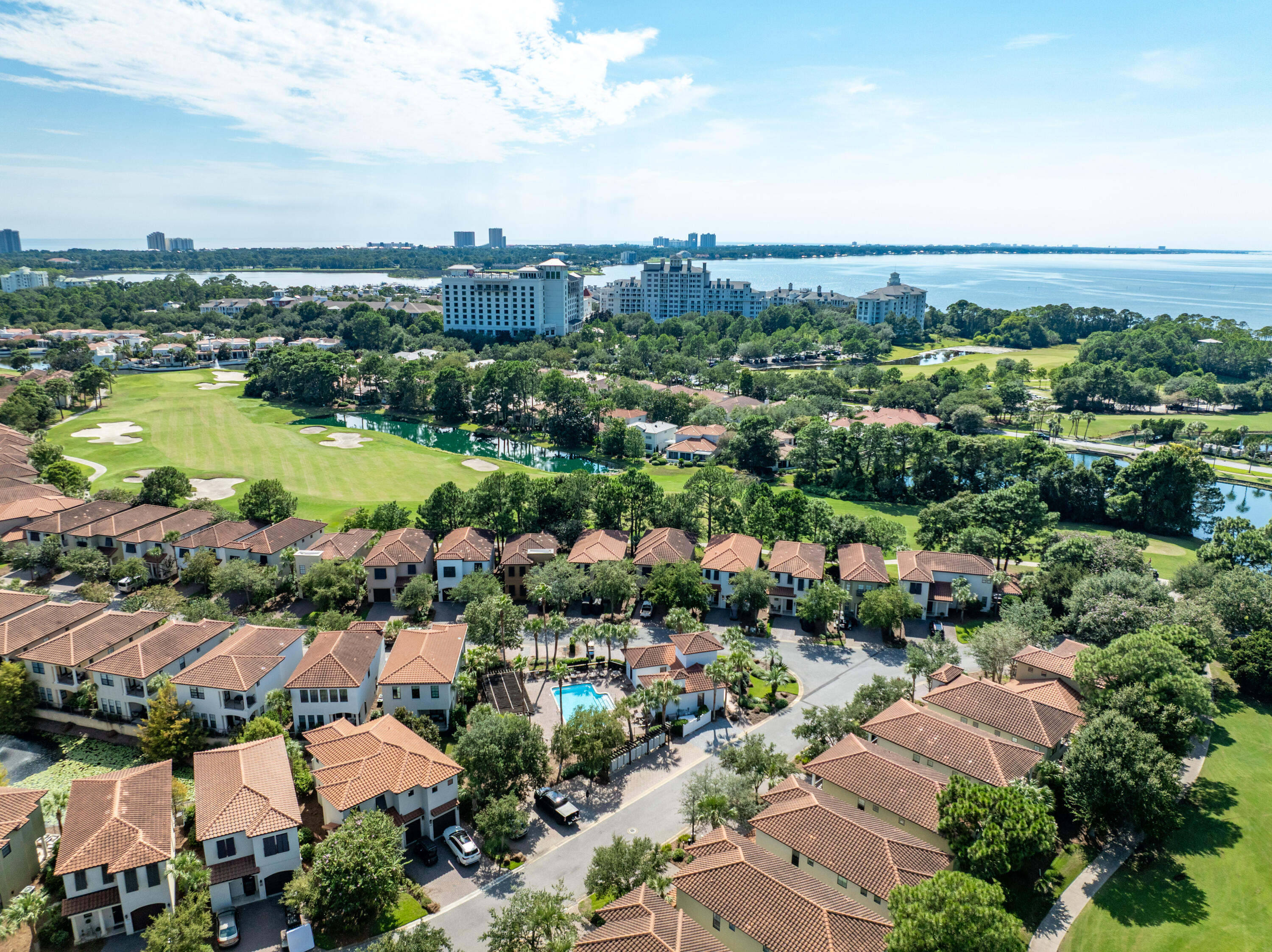 VILLA LAGO - Residential