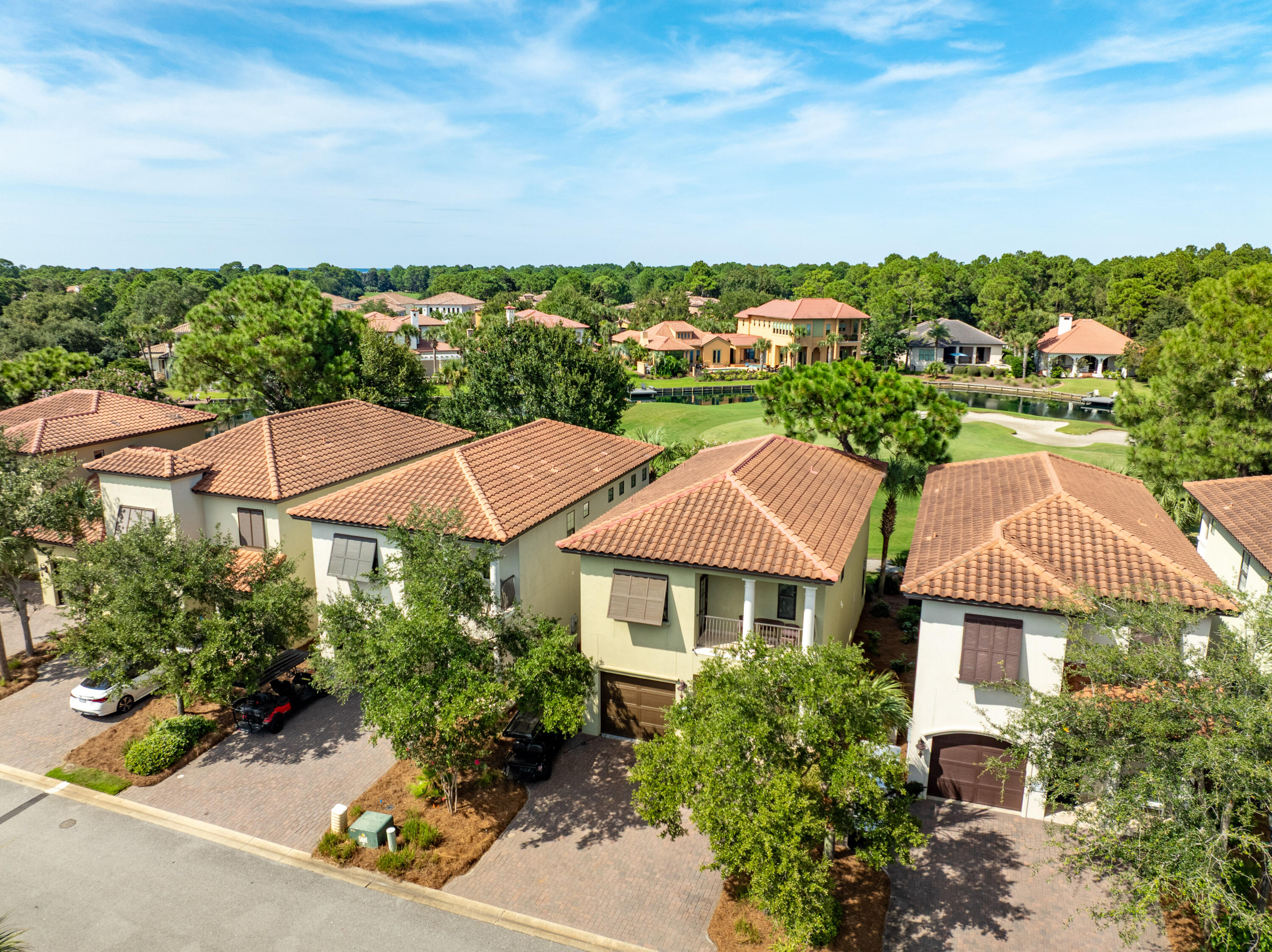 VILLA LAGO - Residential