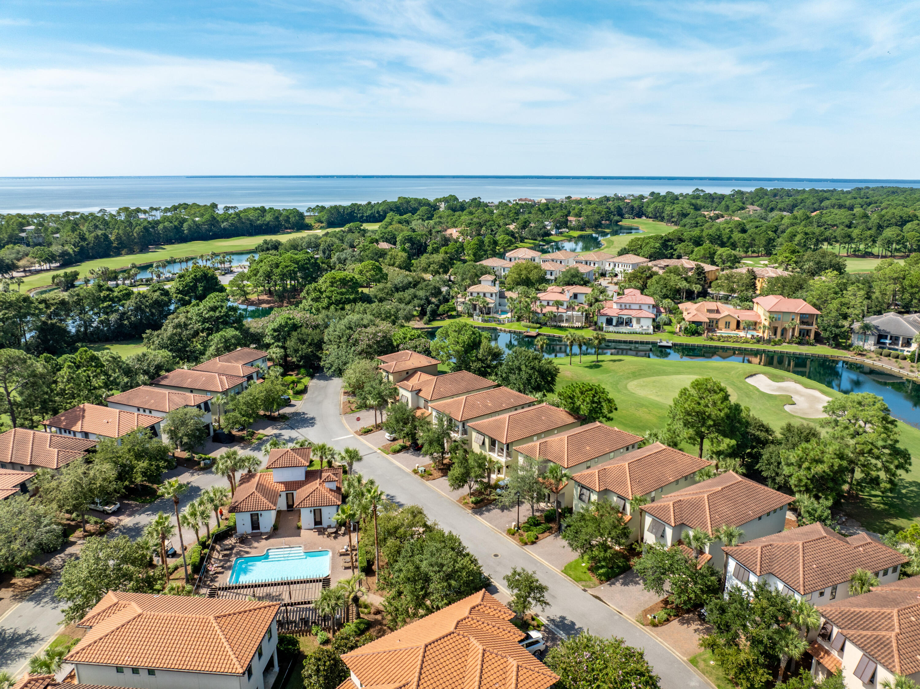 VILLA LAGO - Residential