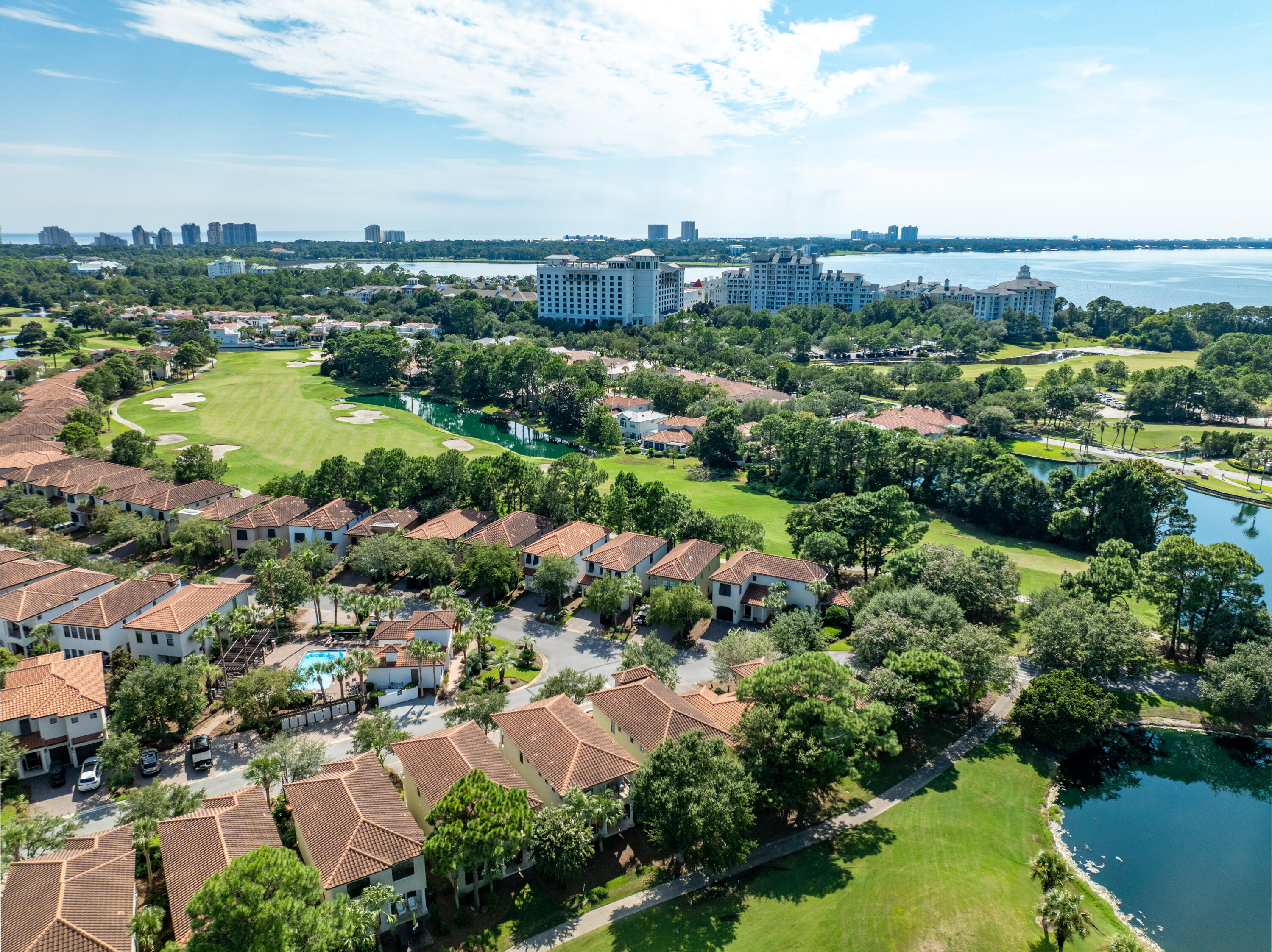 VILLA LAGO - Residential