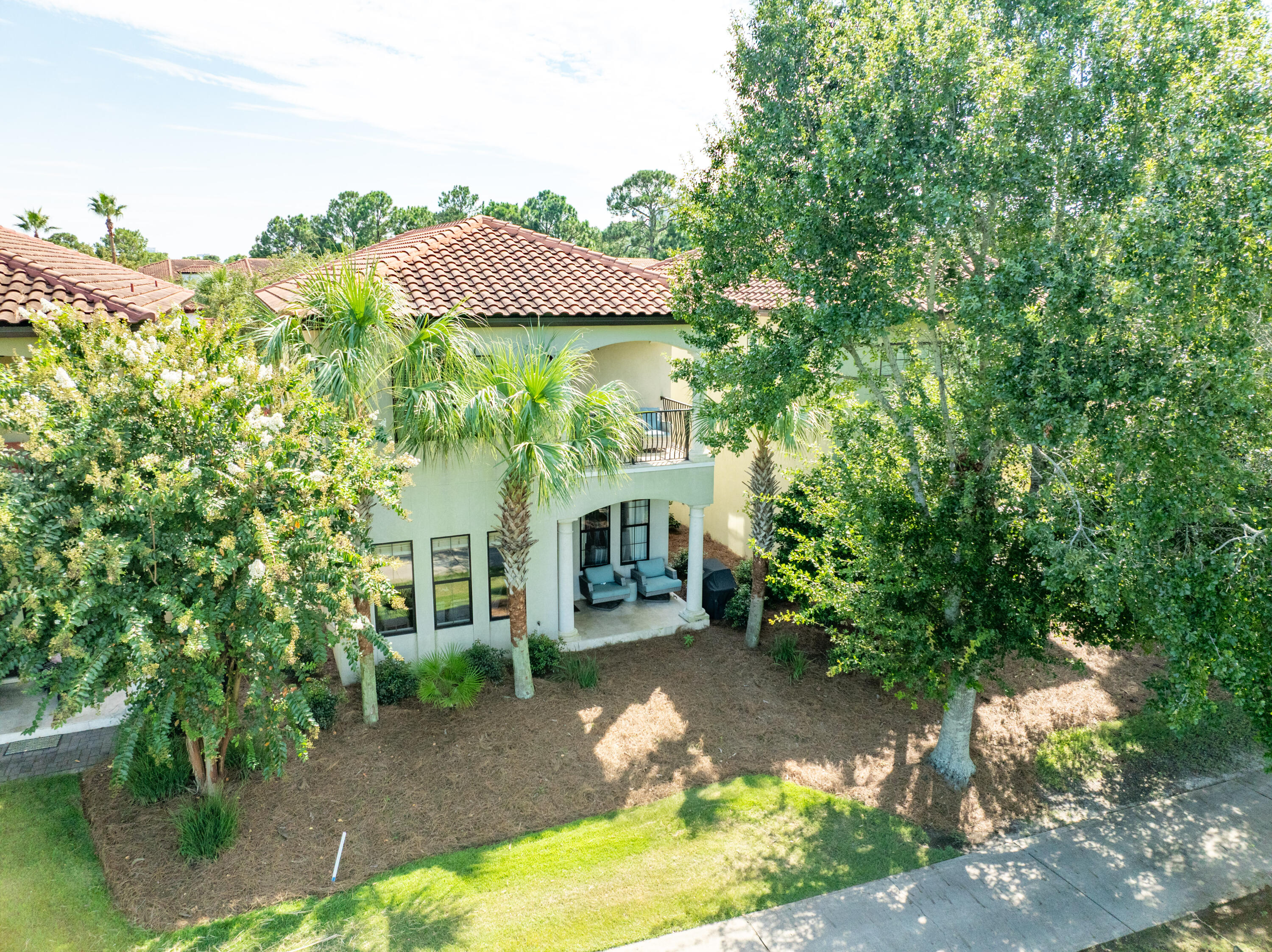 VILLA LAGO - Residential