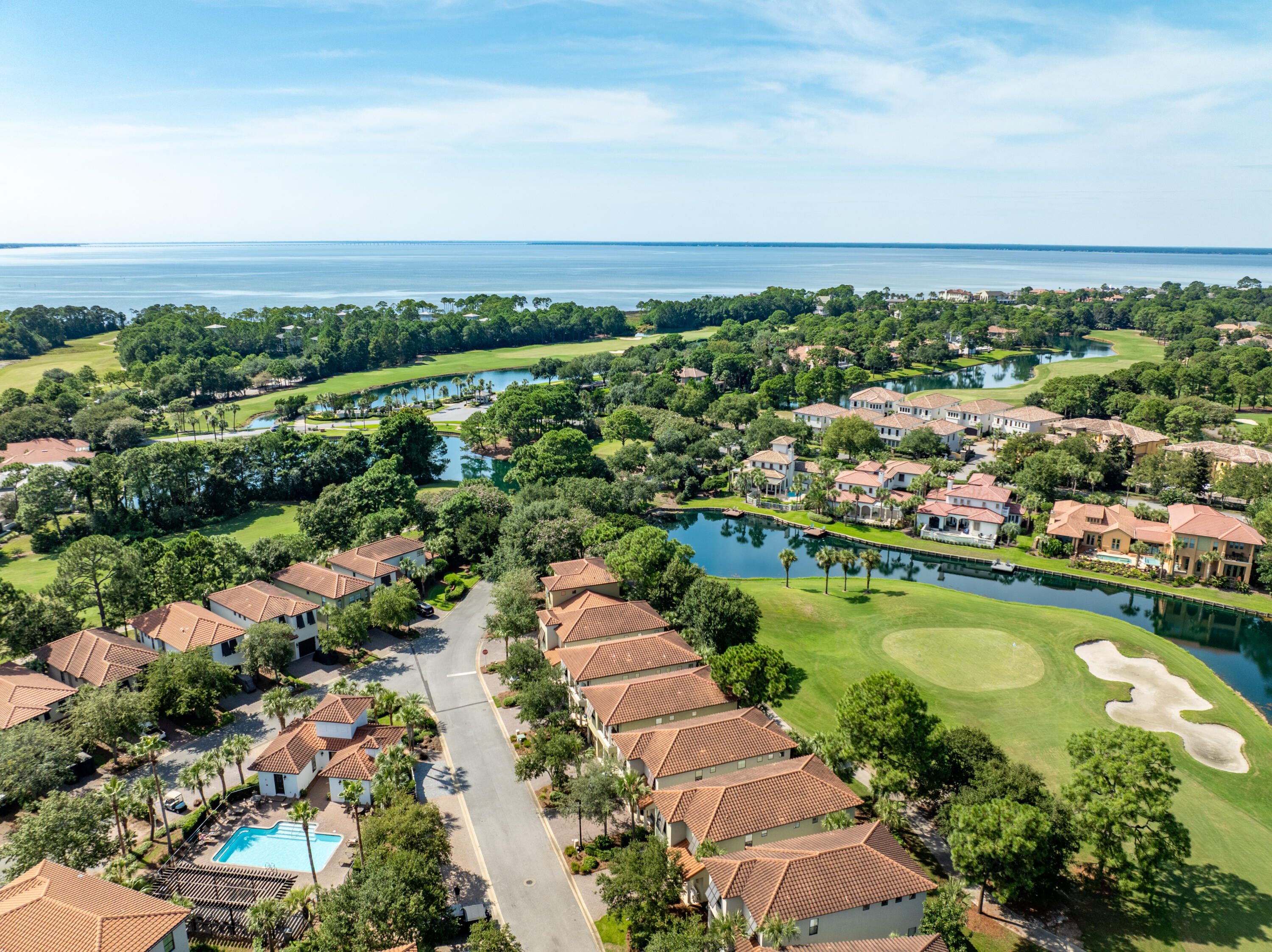 VILLA LAGO - Residential