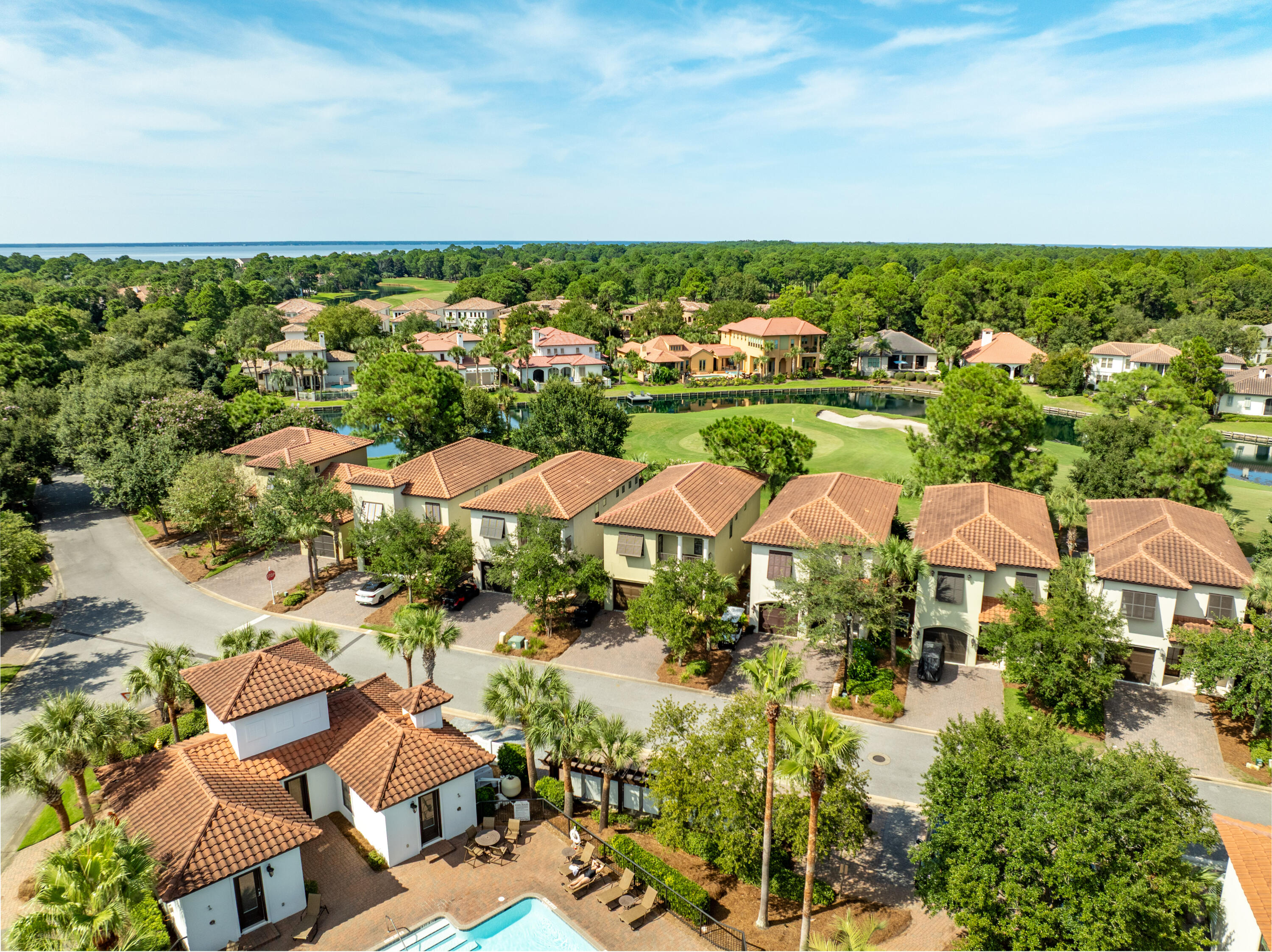 VILLA LAGO - Residential