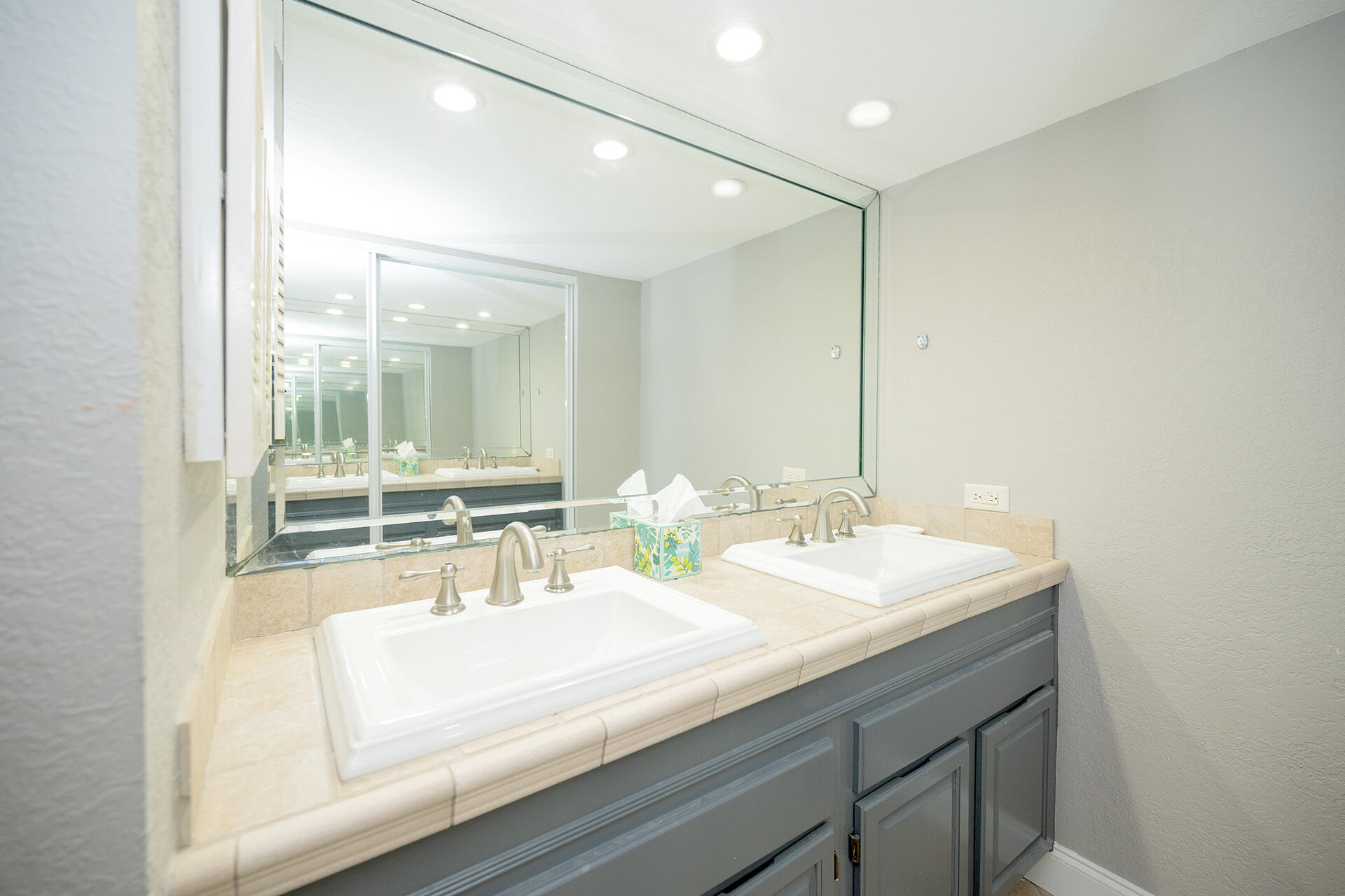 MAINSAIL CONDO PH 1 - Residential