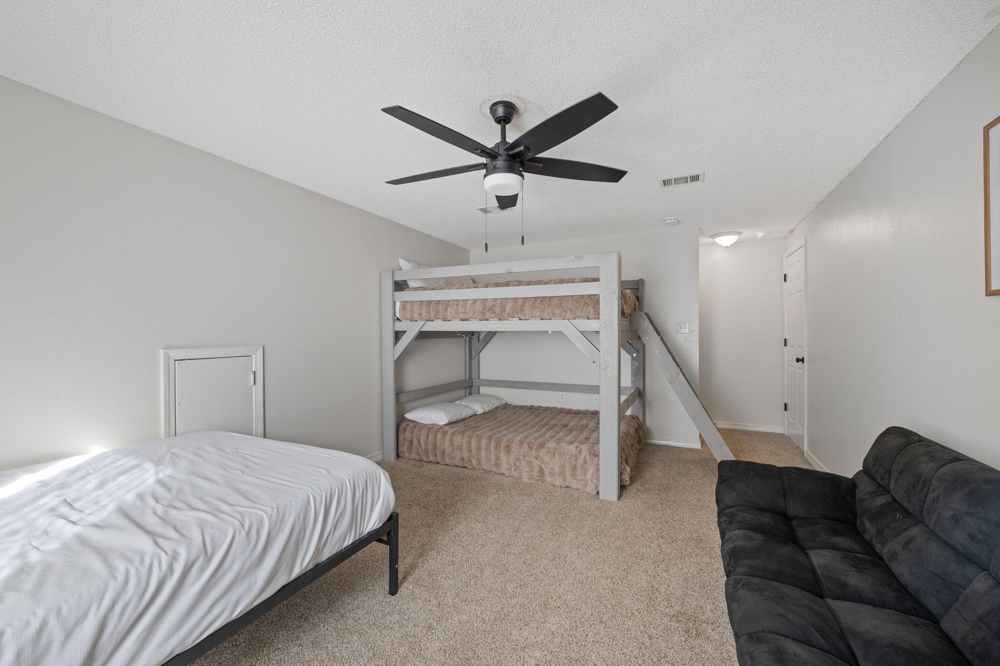 ROBLEDAL ESTATES UNIT 6 - Residential