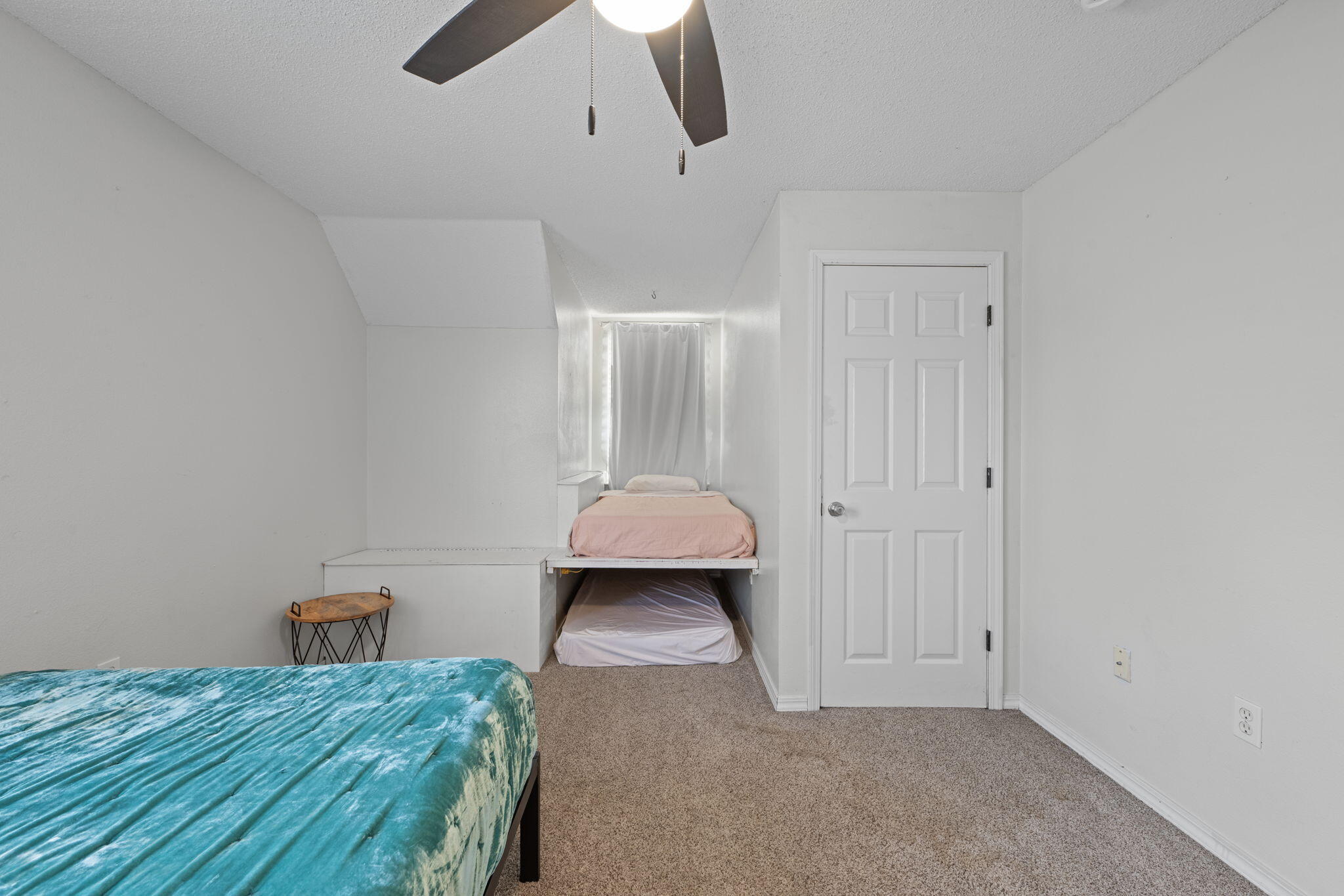 ROBLEDAL ESTATES UNIT 6 - Residential