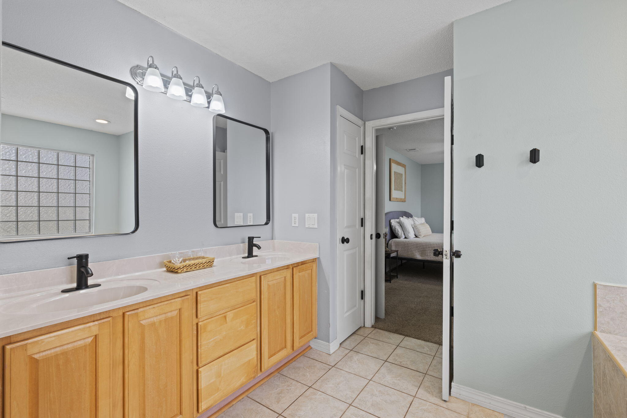ROBLEDAL ESTATES UNIT 6 - Residential