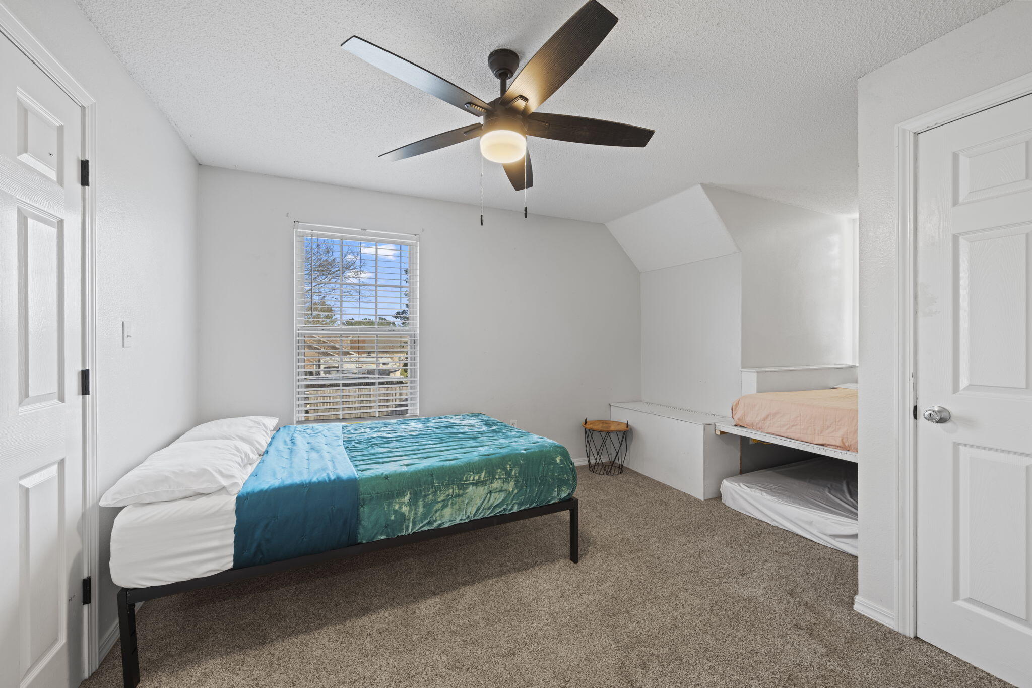 ROBLEDAL ESTATES UNIT 6 - Residential