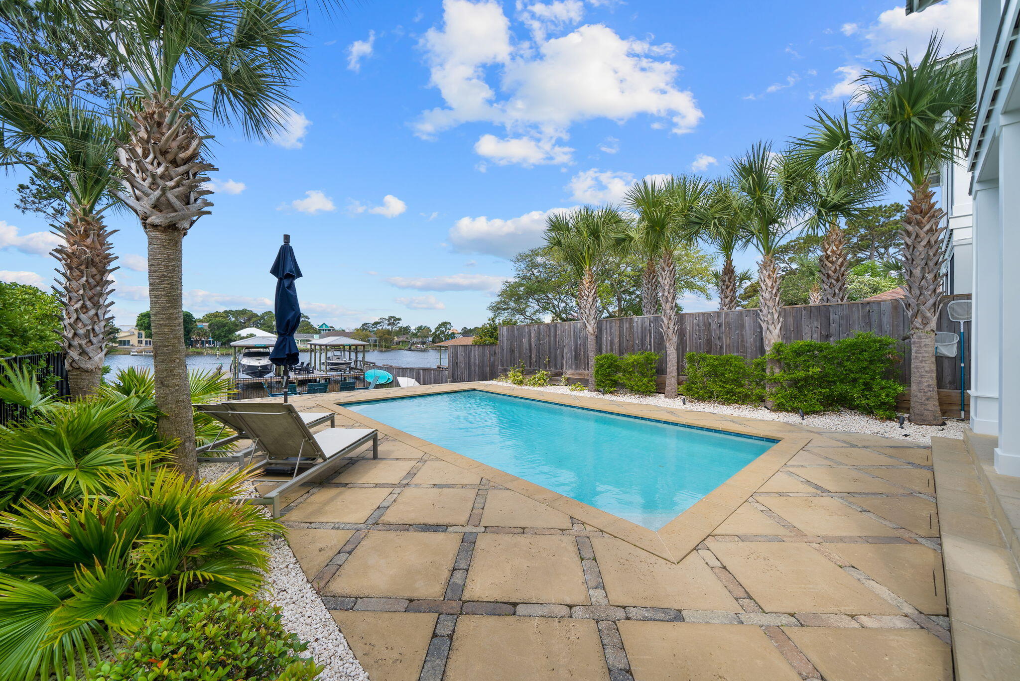 GRAND LAGOON - Residential