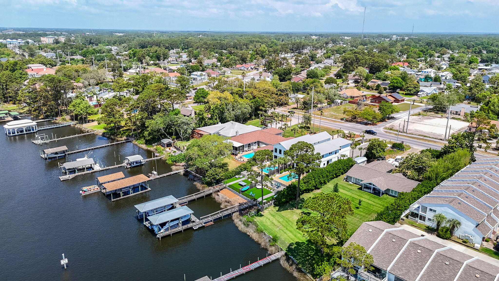 GRAND LAGOON - Residential