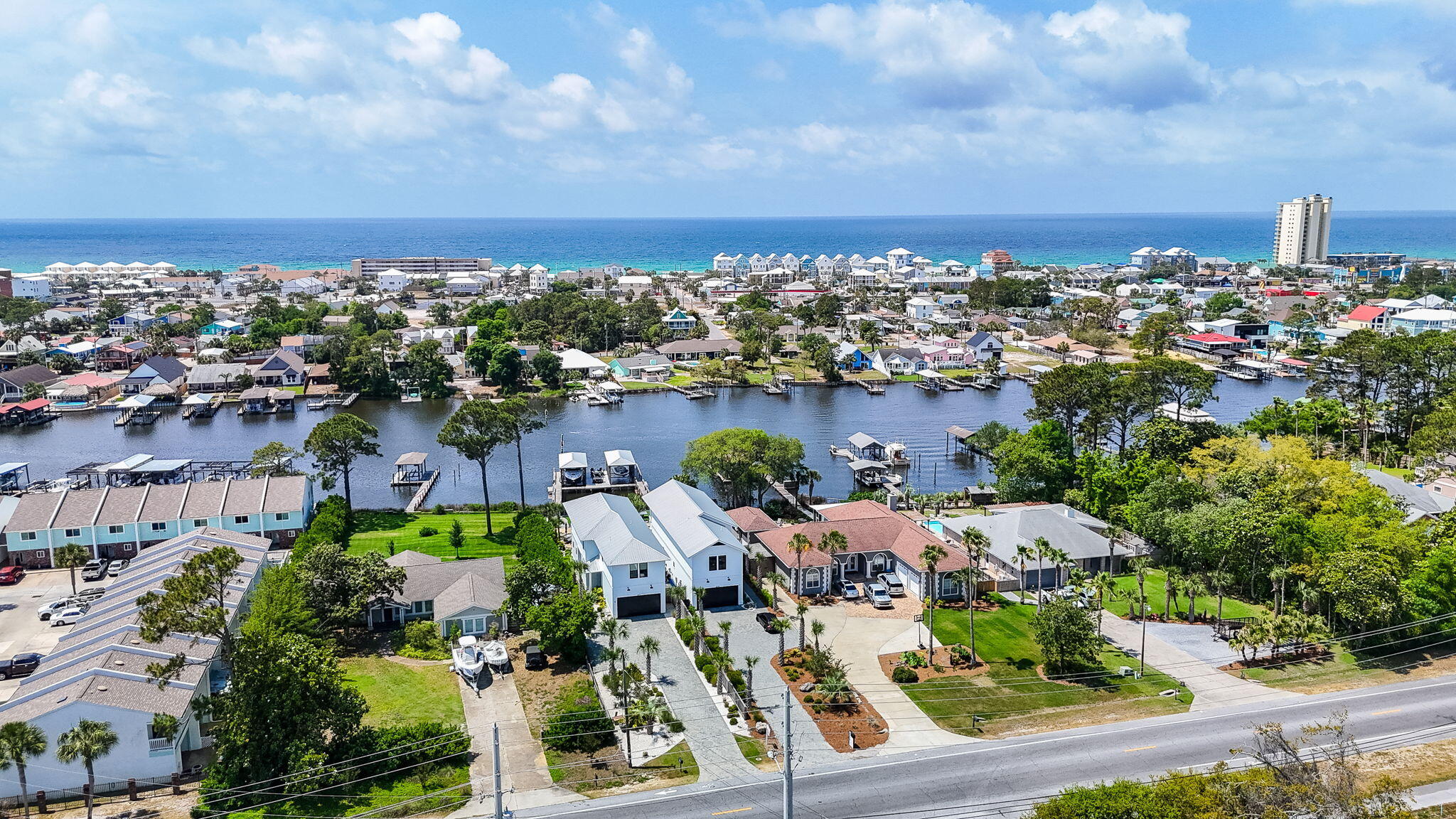 GRAND LAGOON - Residential