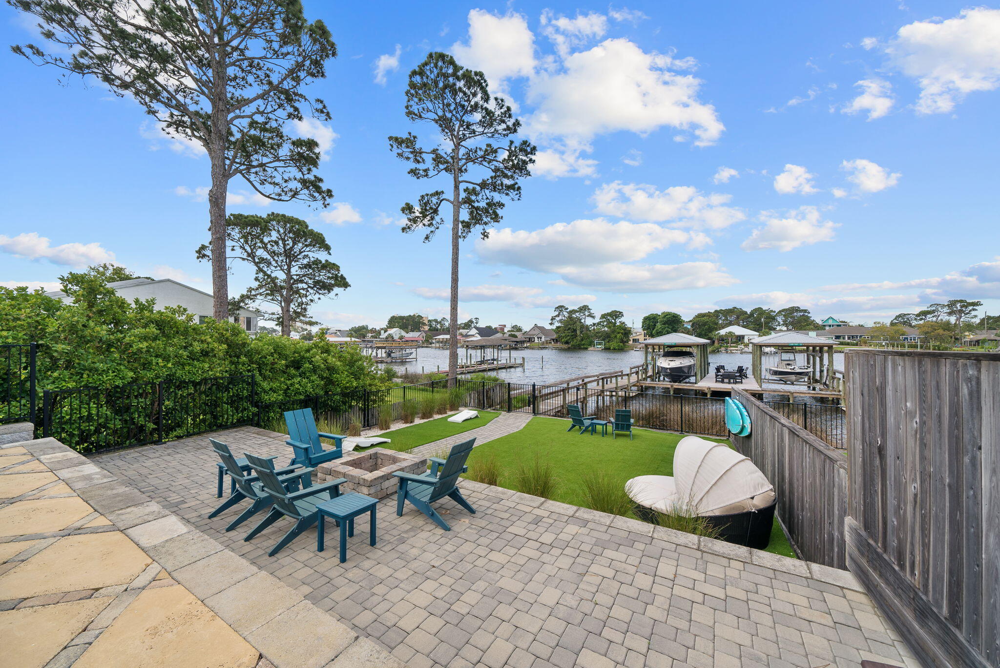 GRAND LAGOON - Residential
