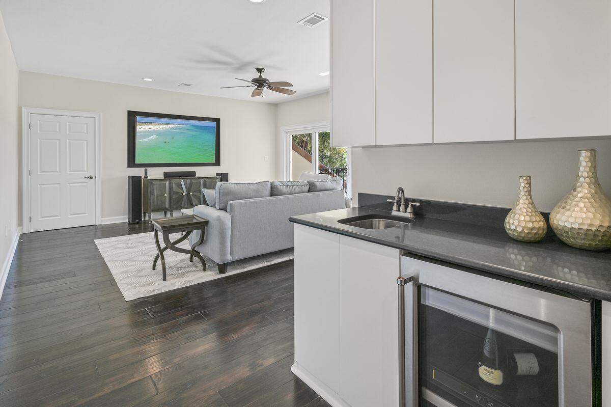 ISLAND GREEN - Residential