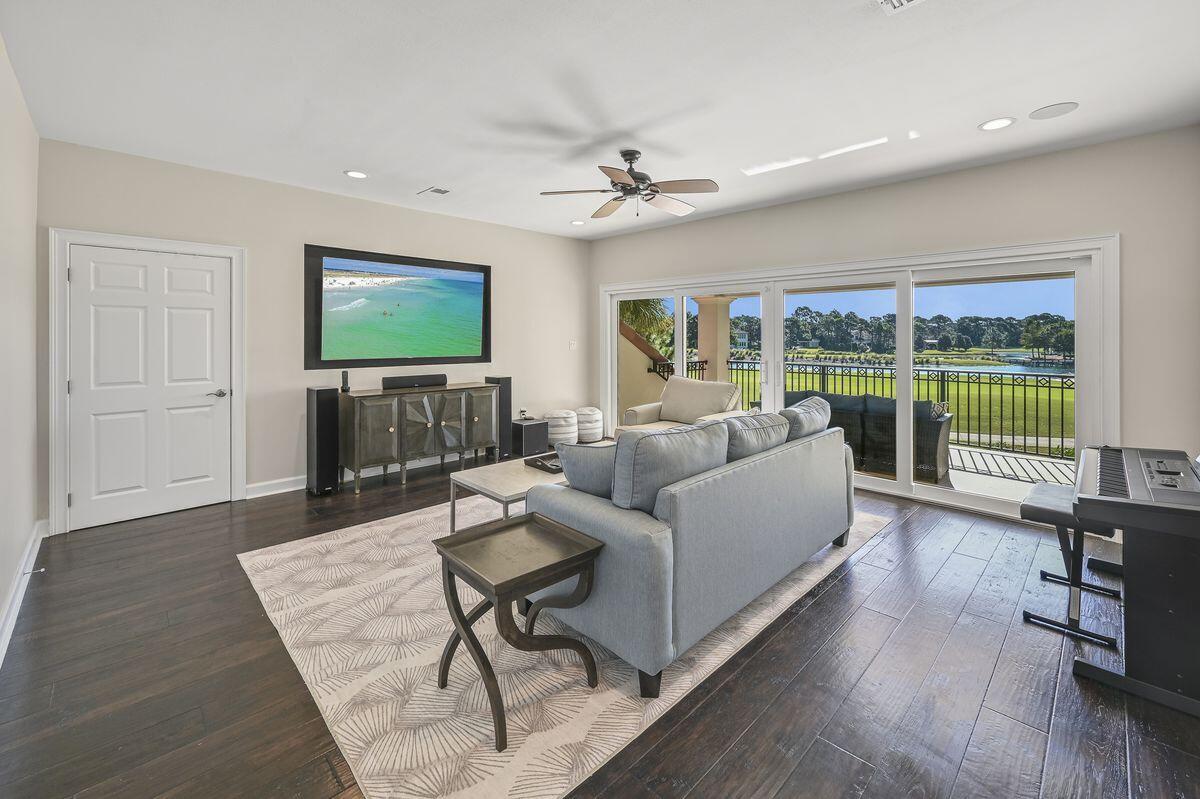 ISLAND GREEN - Residential