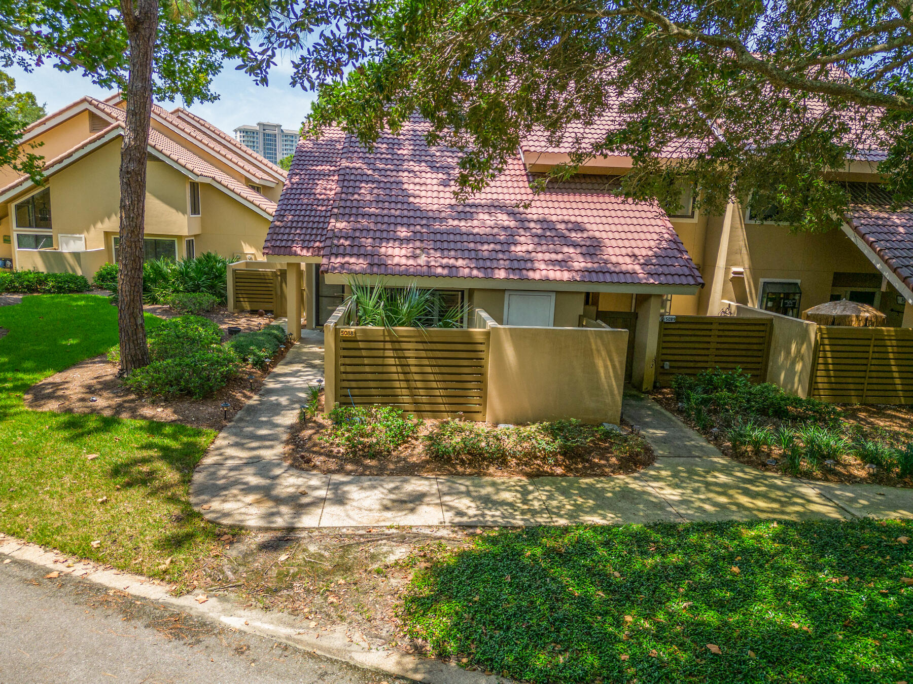 BEACHWALK T/H - Residential