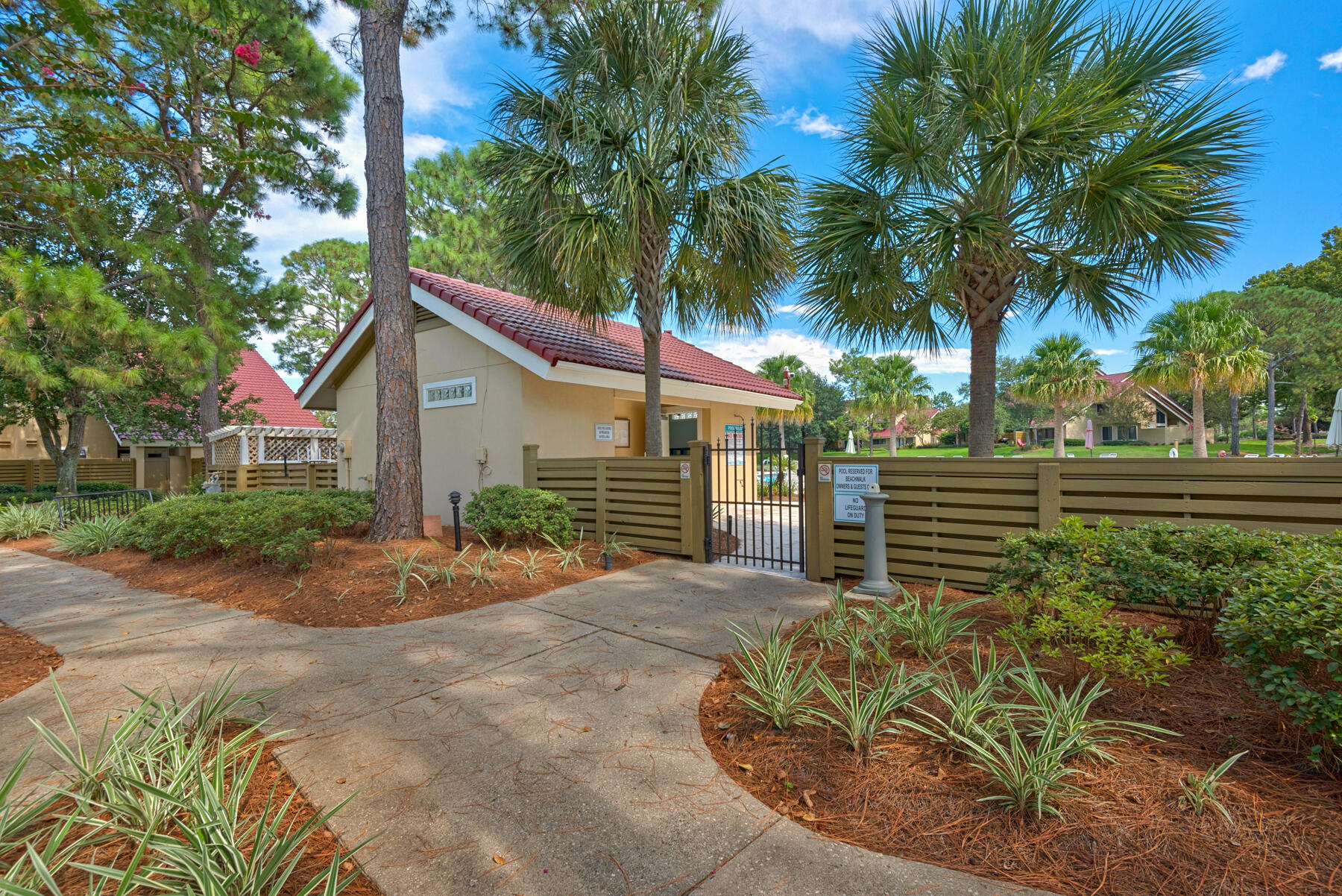 BEACHWALK T/H - Residential