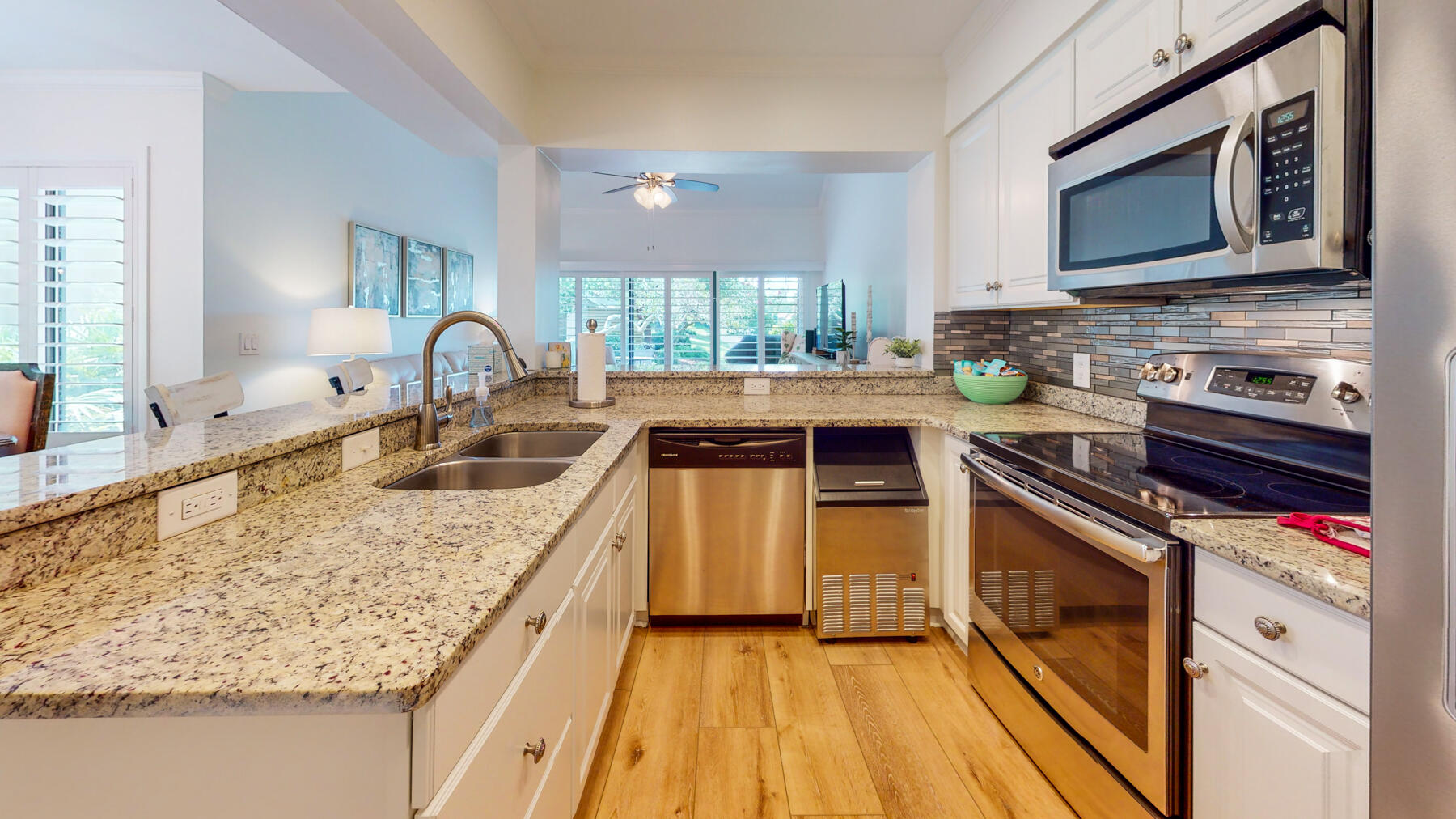 BEACHWALK T/H - Residential