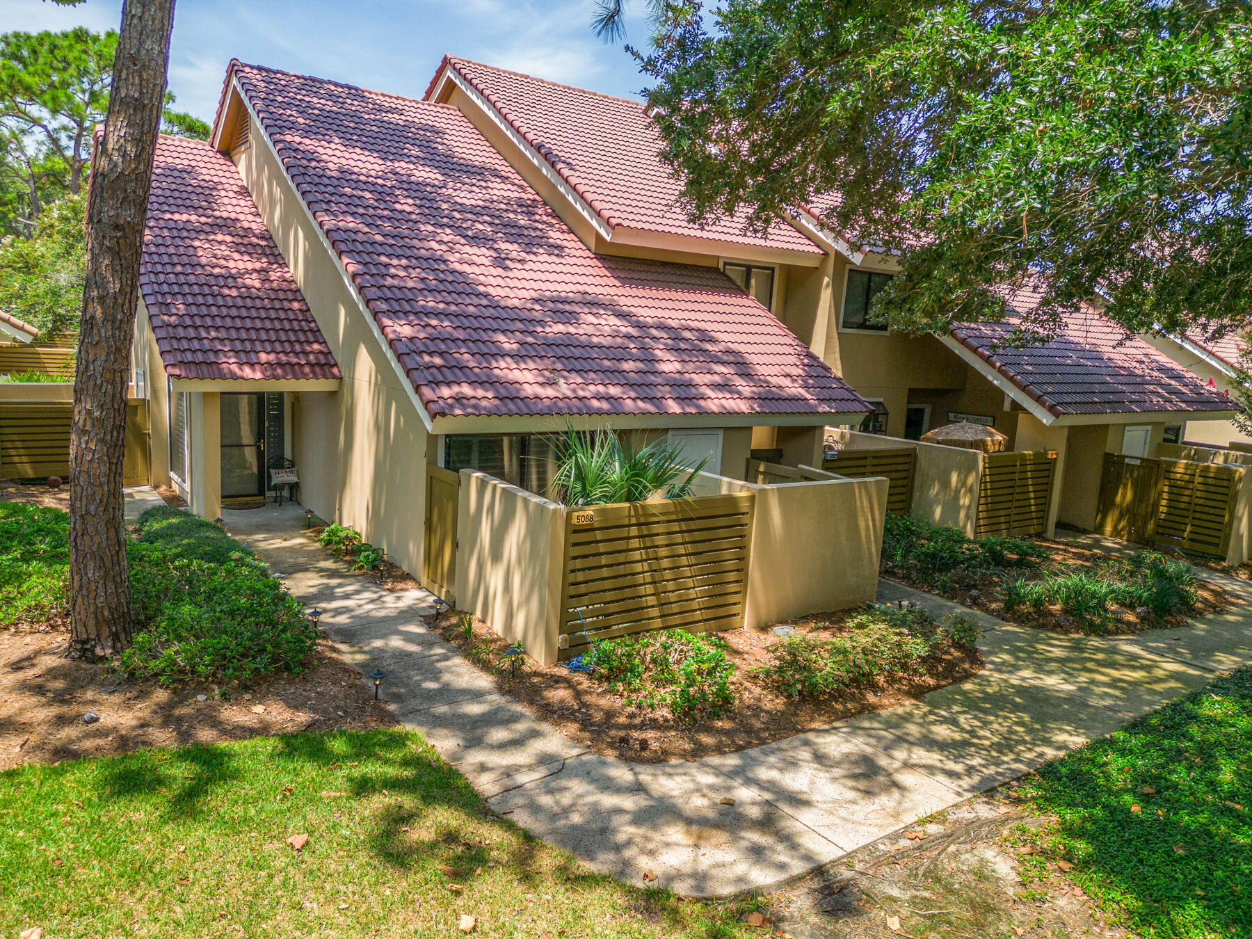 BEACHWALK T/H - Residential